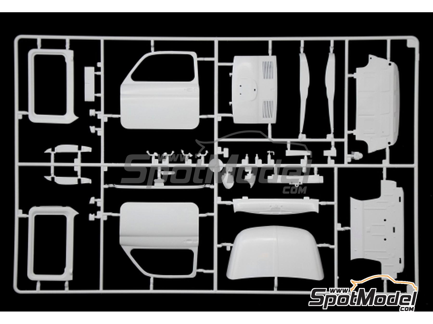 Image 20: Fiat 500 F | Car scale model kit in 1/12 scale manufactured by Italeri (ref.&nbsp;4703, also 8001283047036)
