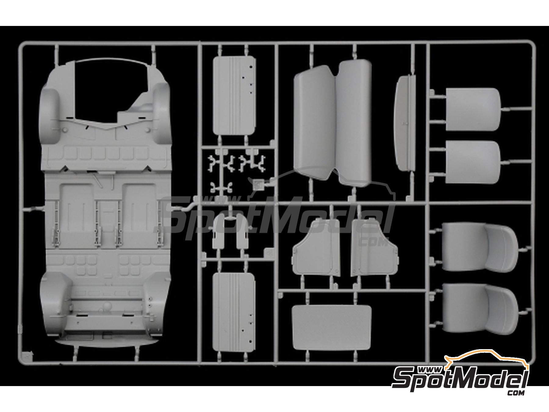 Image 21: Fiat 500 F | Car scale model kit in 1/12 scale manufactured by Italeri (ref.&nbsp;4703, also 8001283047036)
