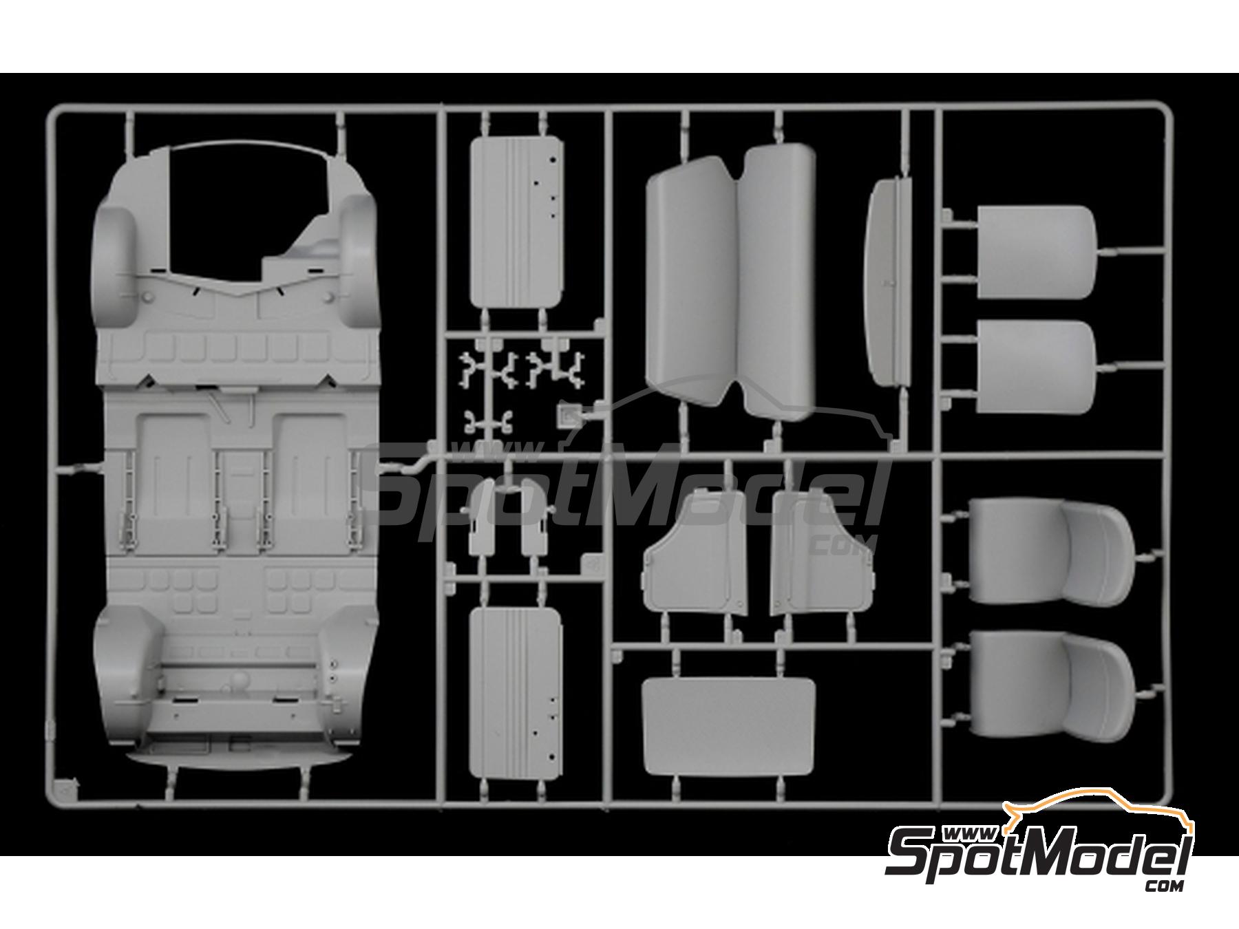 Image 22: Fiat 500 F | Car scale model kit in 1/12 scale manufactured by Italeri (ref.&nbsp;4703, also 8001283047036)
