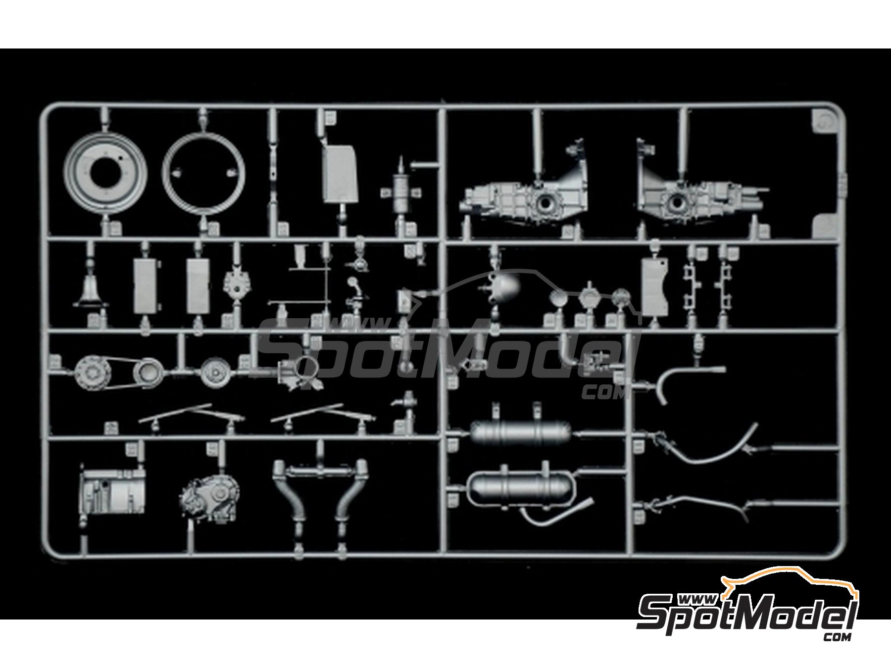 Image 24: Fiat 500 F | Car scale model kit in 1/12 scale manufactured by Italeri (ref.&nbsp;4703, also 8001283047036)