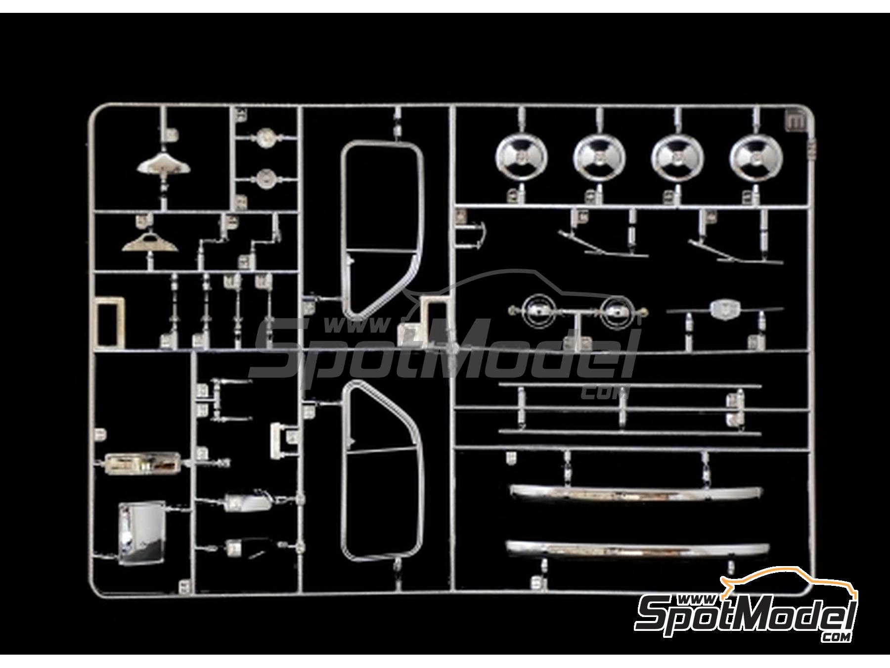 Image 25: Fiat 500 F | Car scale model kit in 1/12 scale manufactured by Italeri (ref.&nbsp;4703, also 8001283047036)