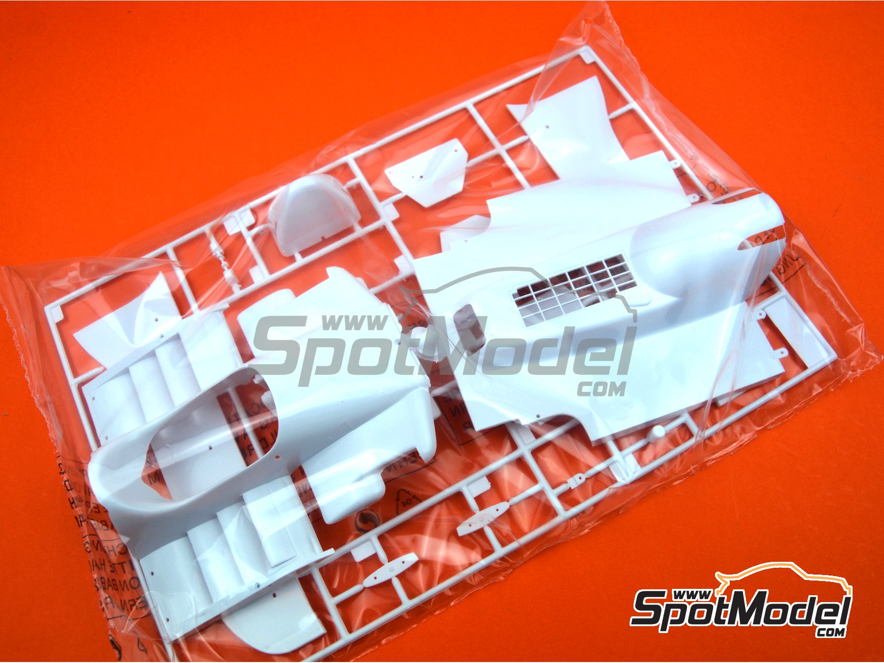 Image 17: Alfa Romeo 179 and 179C Marlboro - FIA Formula 1 World Championship 1979, 1980 and 1981 | Model car kit in 1/12 scale manufactured by Italeri (ref.&nbsp;4704)