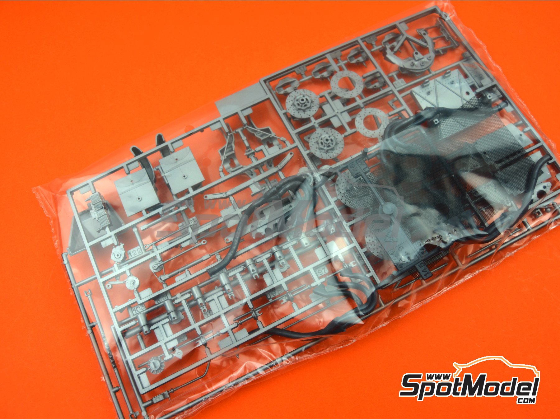 Image 18: Alfa Romeo 179 and 179C Marlboro - FIA Formula 1 World Championship 1979, 1980 and 1981 | Model car kit in 1/12 scale manufactured by Italeri (ref.&nbsp;4704)