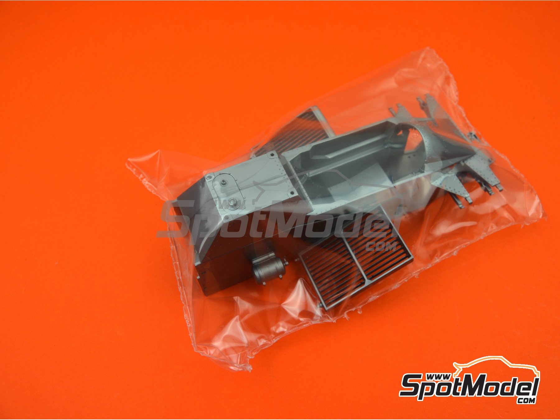 Image 20: Alfa Romeo 179 and 179C Marlboro - FIA Formula 1 World Championship 1979, 1980 and 1981 | Model car kit in 1/12 scale manufactured by Italeri (ref.&nbsp;4704)