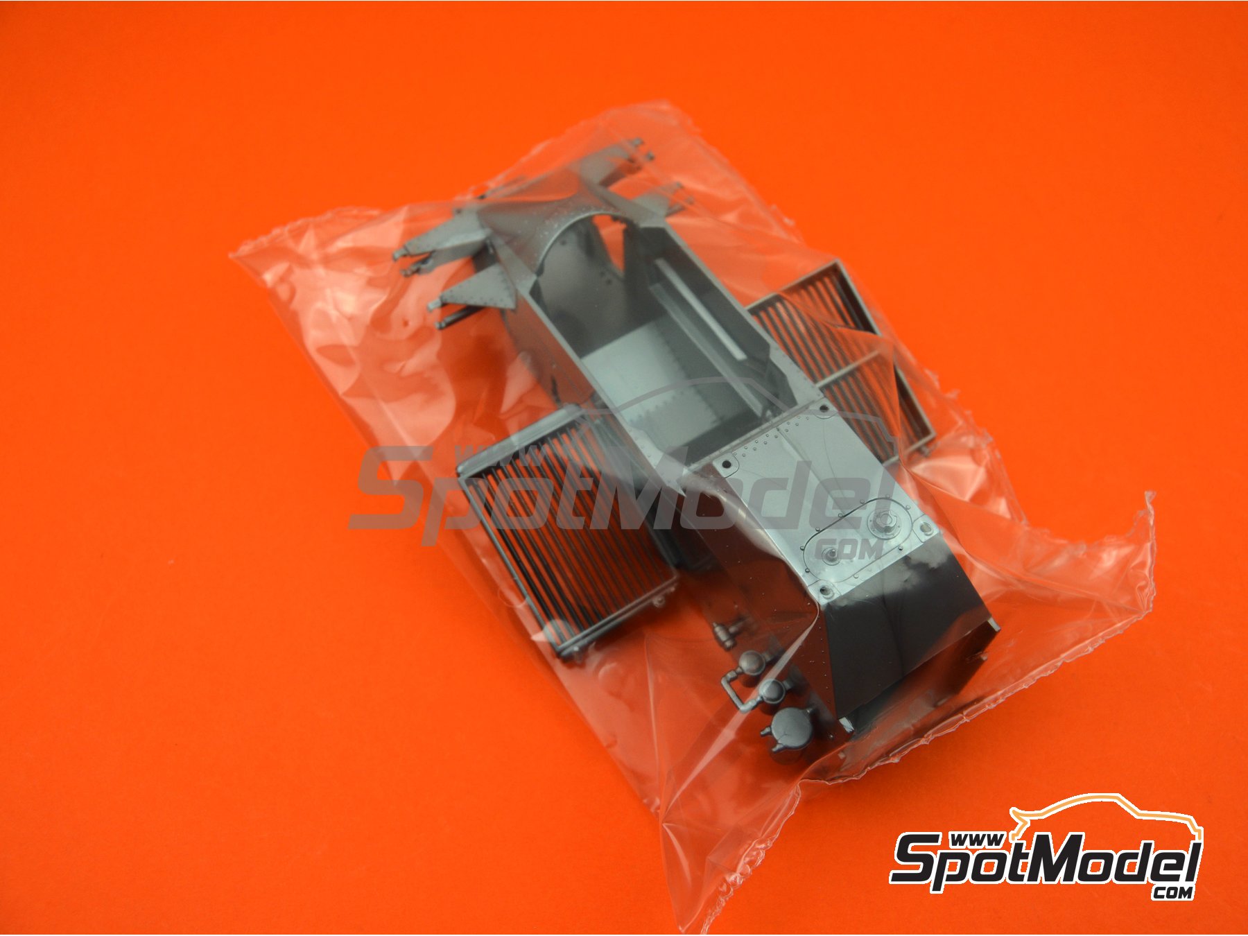 Image 21: Alfa Romeo 179 and 179C Marlboro - FIA Formula 1 World Championship 1979, 1980 and 1981 | Model car kit in 1/12 scale manufactured by Italeri (ref.&nbsp;4704)