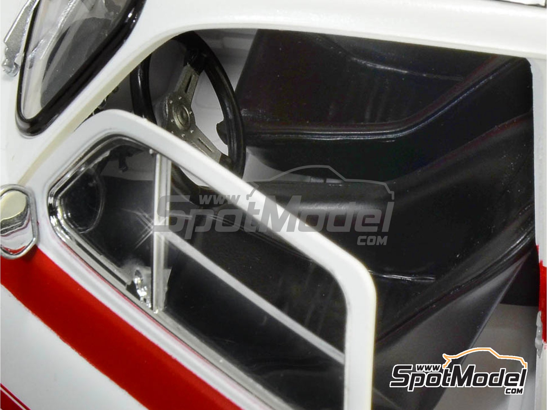 Image 6: Fiat Abarth 695 SS Assetto Corsa | Car scale model kit in 1/12 scale manufactured by Italeri (ref.&nbsp;4705, also 8001283047050, ITA4705 and IT4705)