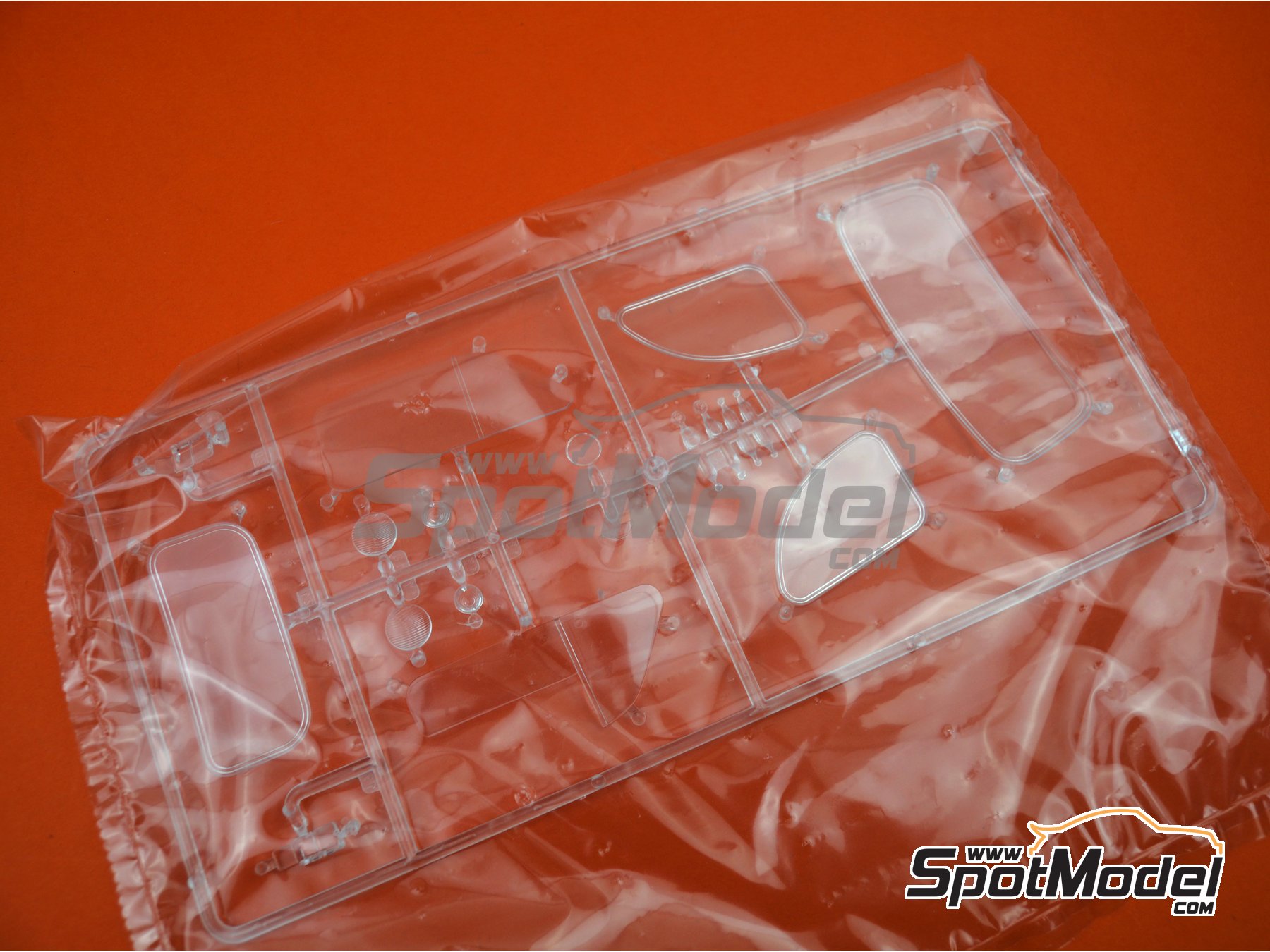 Image 12: Fiat Abarth 695 SS Assetto Corsa | Car scale model kit in 1/12 scale manufactured by Italeri (ref.&nbsp;4705, also 8001283047050, ITA4705 and IT4705)