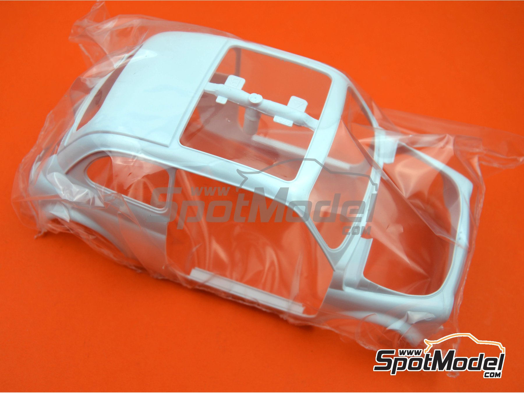 Image 17: Fiat Abarth 695 SS Assetto Corsa | Car scale model kit in 1/12 scale manufactured by Italeri (ref.&nbsp;4705, also 8001283047050, ITA4705 and IT4705)