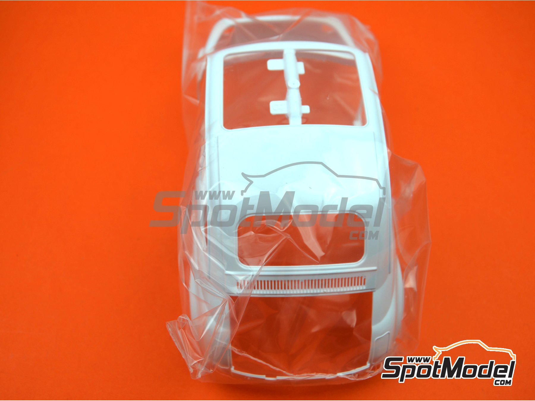 Image 19: Fiat Abarth 695 SS Assetto Corsa | Car scale model kit in 1/12 scale manufactured by Italeri (ref.&nbsp;4705, also 8001283047050, ITA4705 and IT4705)