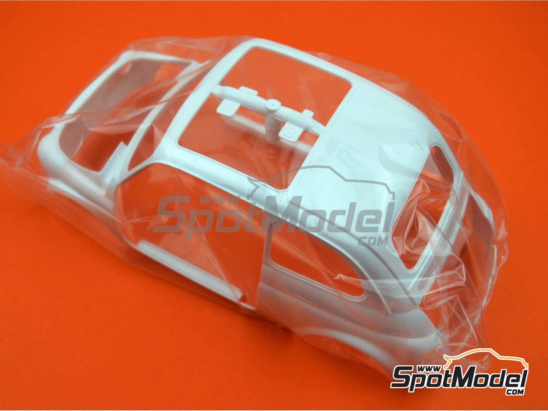 Image 20: Fiat Abarth 695 SS Assetto Corsa | Car scale model kit in 1/12 scale manufactured by Italeri (ref.&nbsp;4705, also 8001283047050, ITA4705 and IT4705)