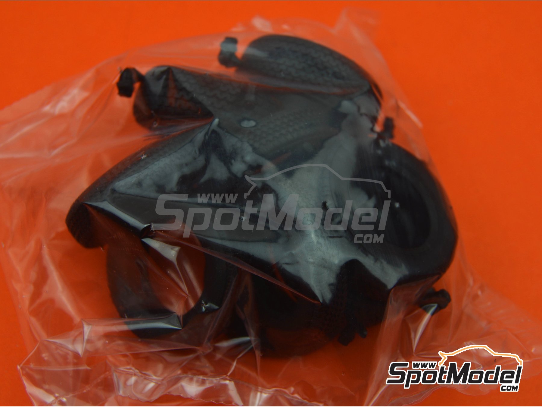 Image 22: Fiat Abarth 695 SS Assetto Corsa | Car scale model kit in 1/12 scale manufactured by Italeri (ref.&nbsp;4705, also 8001283047050, ITA4705 and IT4705)