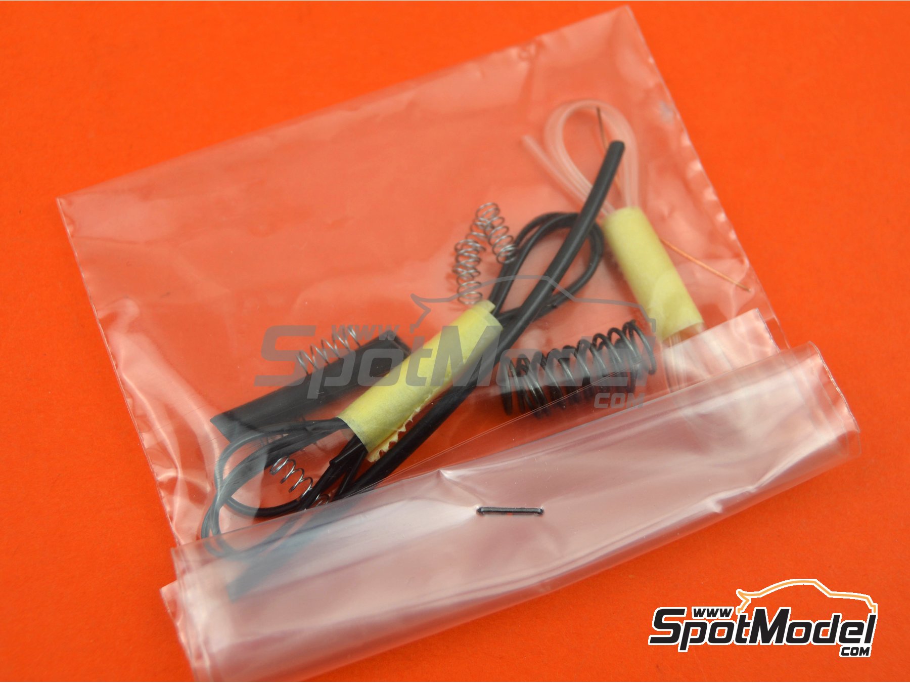 Image 23: Fiat Abarth 695 SS Assetto Corsa | Car scale model kit in 1/12 scale manufactured by Italeri (ref.&nbsp;4705, also 8001283047050, ITA4705 and IT4705)