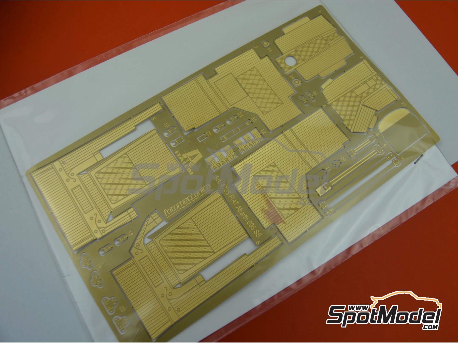 Image 24: Fiat Abarth 695 SS Assetto Corsa | Car scale model kit in 1/12 scale manufactured by Italeri (ref.&nbsp;4705, also 8001283047050, ITA4705 and IT4705)