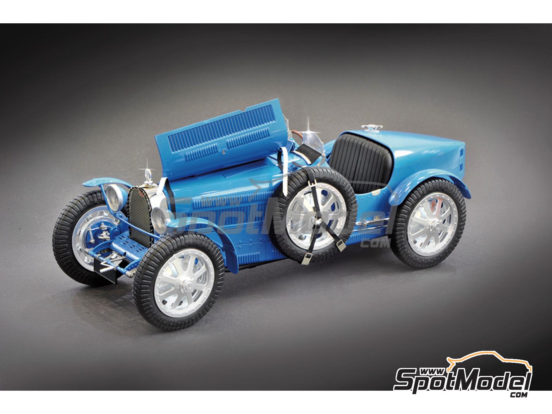 Image 3: Bugatti 35B Roadster -  1930 | Car scale model kit in 1/12 scale manufactured by Italeri (ref.&nbsp;4713, also 8001283047135)