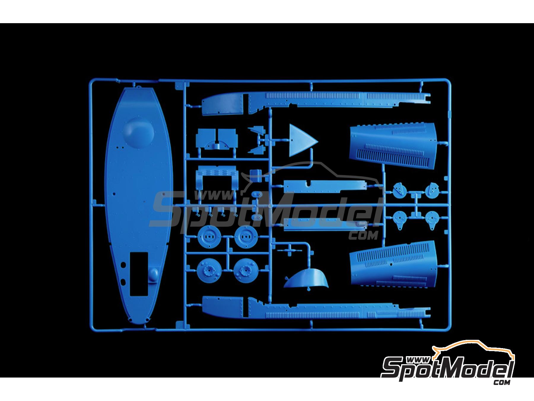 Image 14: Bugatti 35B Roadster -  1930 | Car scale model kit in 1/12 scale manufactured by Italeri (ref.&nbsp;4713, also 8001283047135)