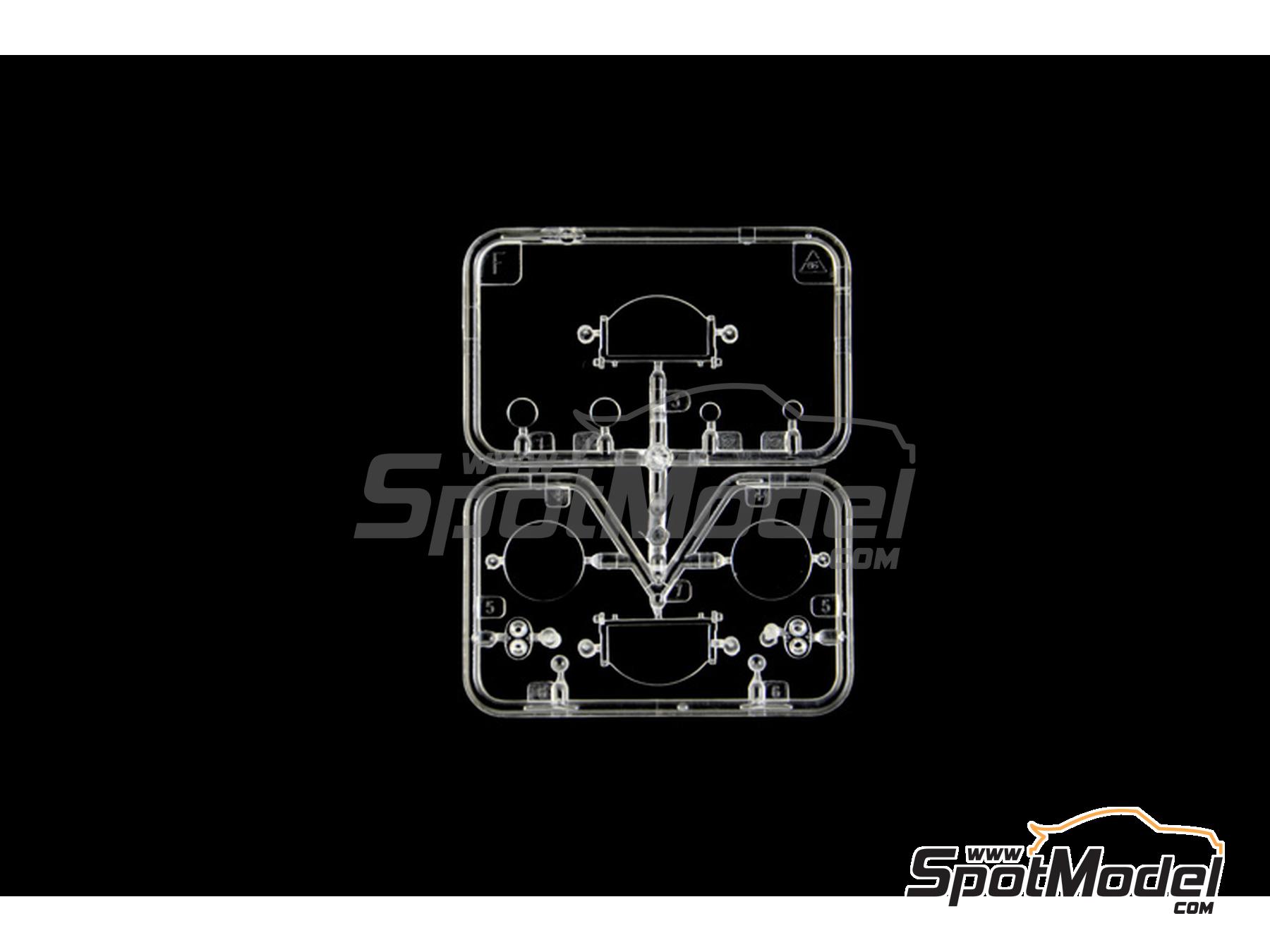 Image 16: Bugatti 35B Roadster -  1930 | Car scale model kit in 1/12 scale manufactured by Italeri (ref.&nbsp;4713, also 8001283047135)
