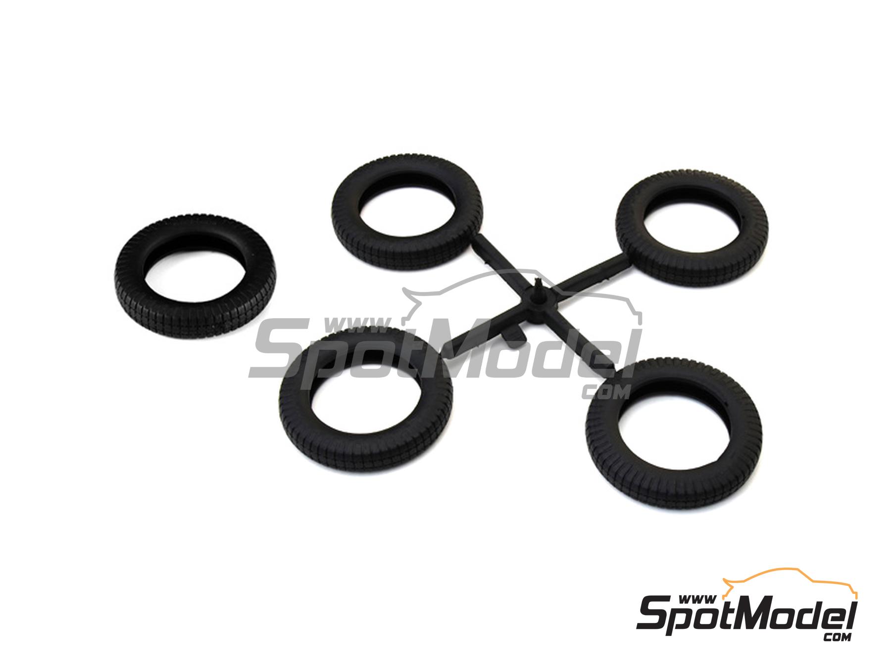 Image 18: Bugatti 35B Roadster -  1930 | Car scale model kit in 1/12 scale manufactured by Italeri (ref.&nbsp;4713, also 8001283047135)