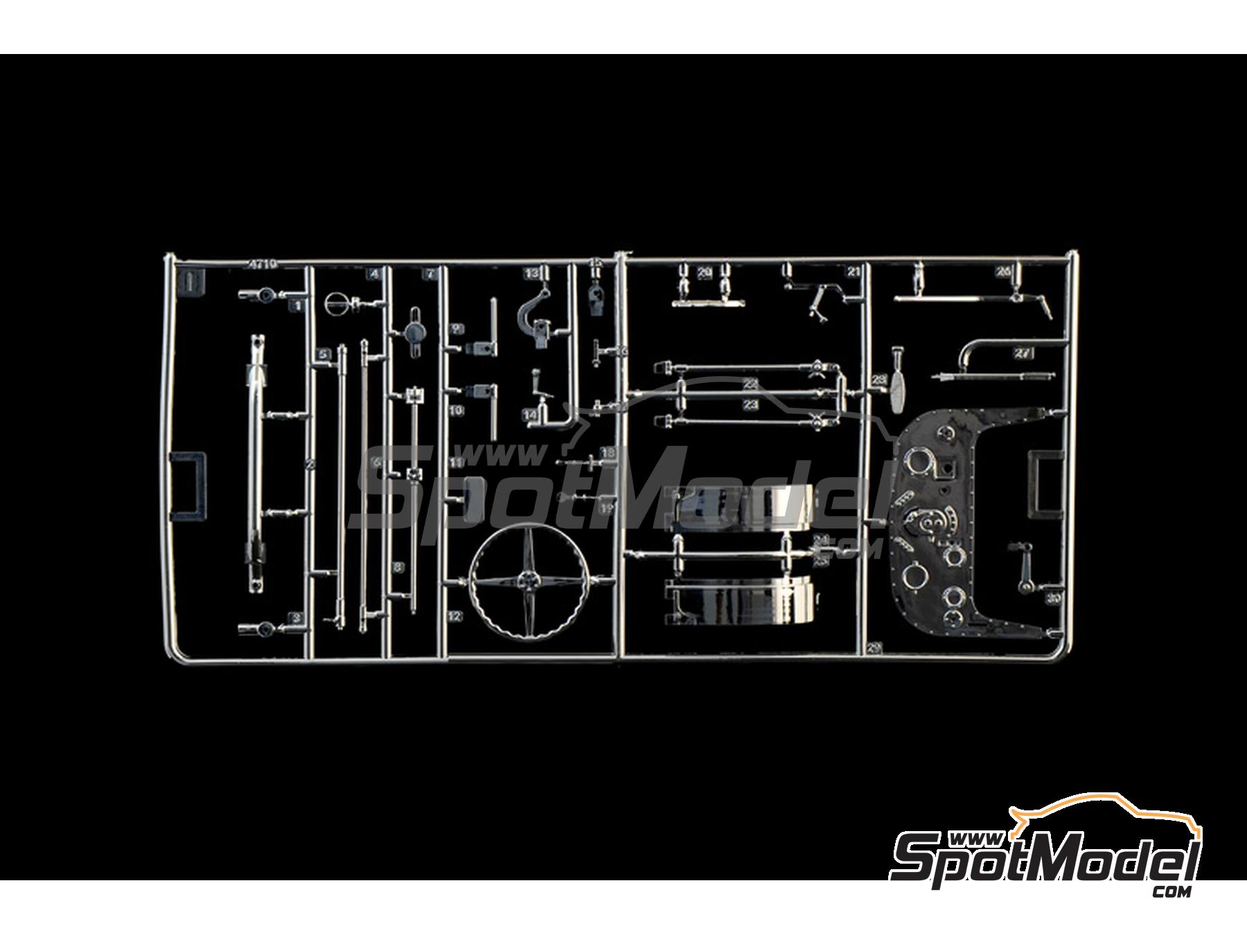 Image 19: Bugatti 35B Roadster -  1930 | Car scale model kit in 1/12 scale manufactured by Italeri (ref.&nbsp;4713, also 8001283047135)