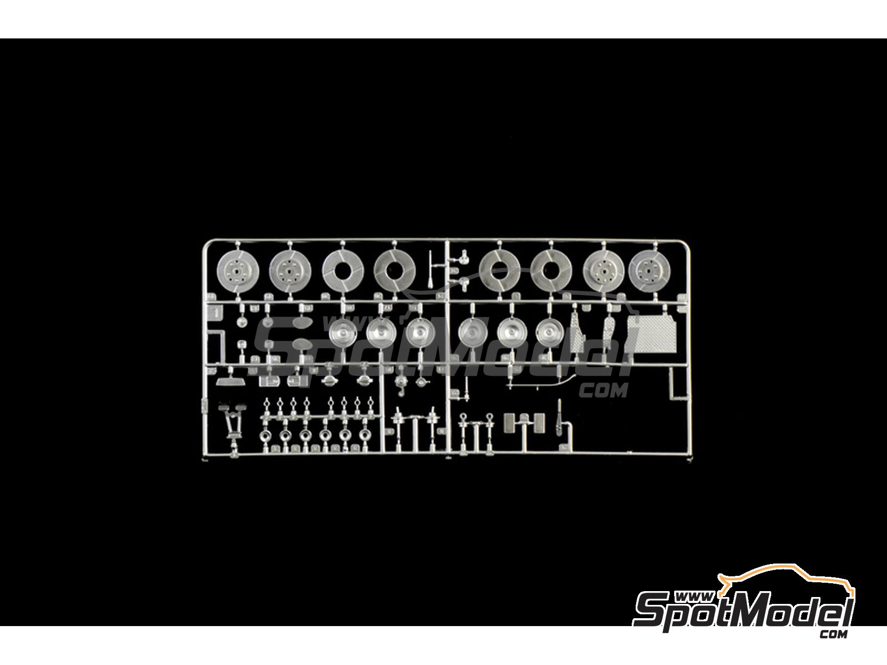Image 17: Lancia Stratos HF sponsored by Alitalia - Monte Carlo Rally - Rallye Automobile de Monte-Carlo 1977 | Car scale model kit in 1/12 scale manufactured by Italeri (ref.&nbsp;4714, also 8001283047142)