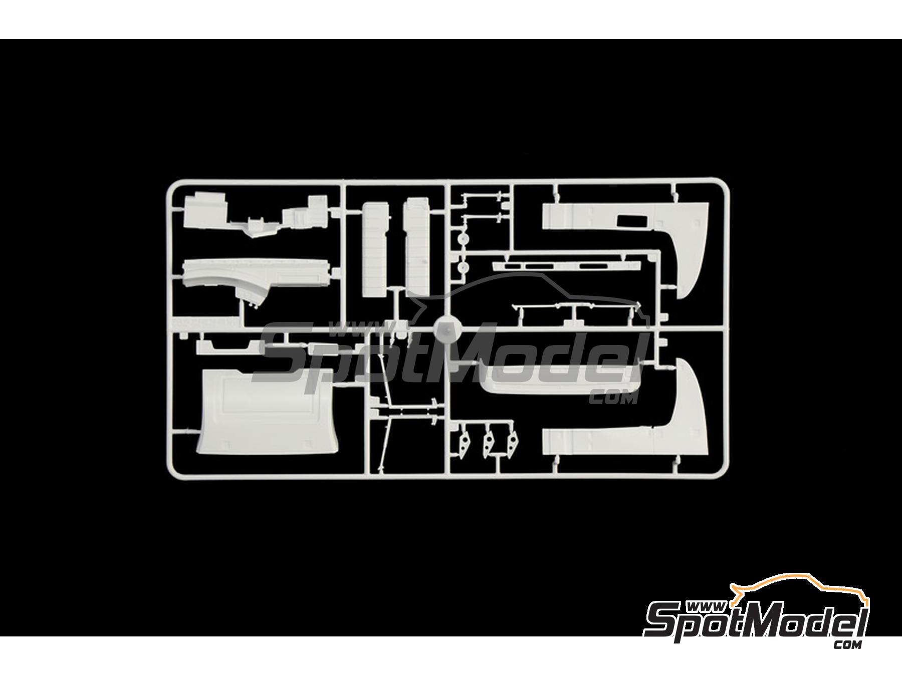 Image 7: Scania T143 M500 Topline | Tractor head scale model kit in 1/24 scale manufactured by Italeri (ref.&nbsp;736, also 8001283807364 and 0736)