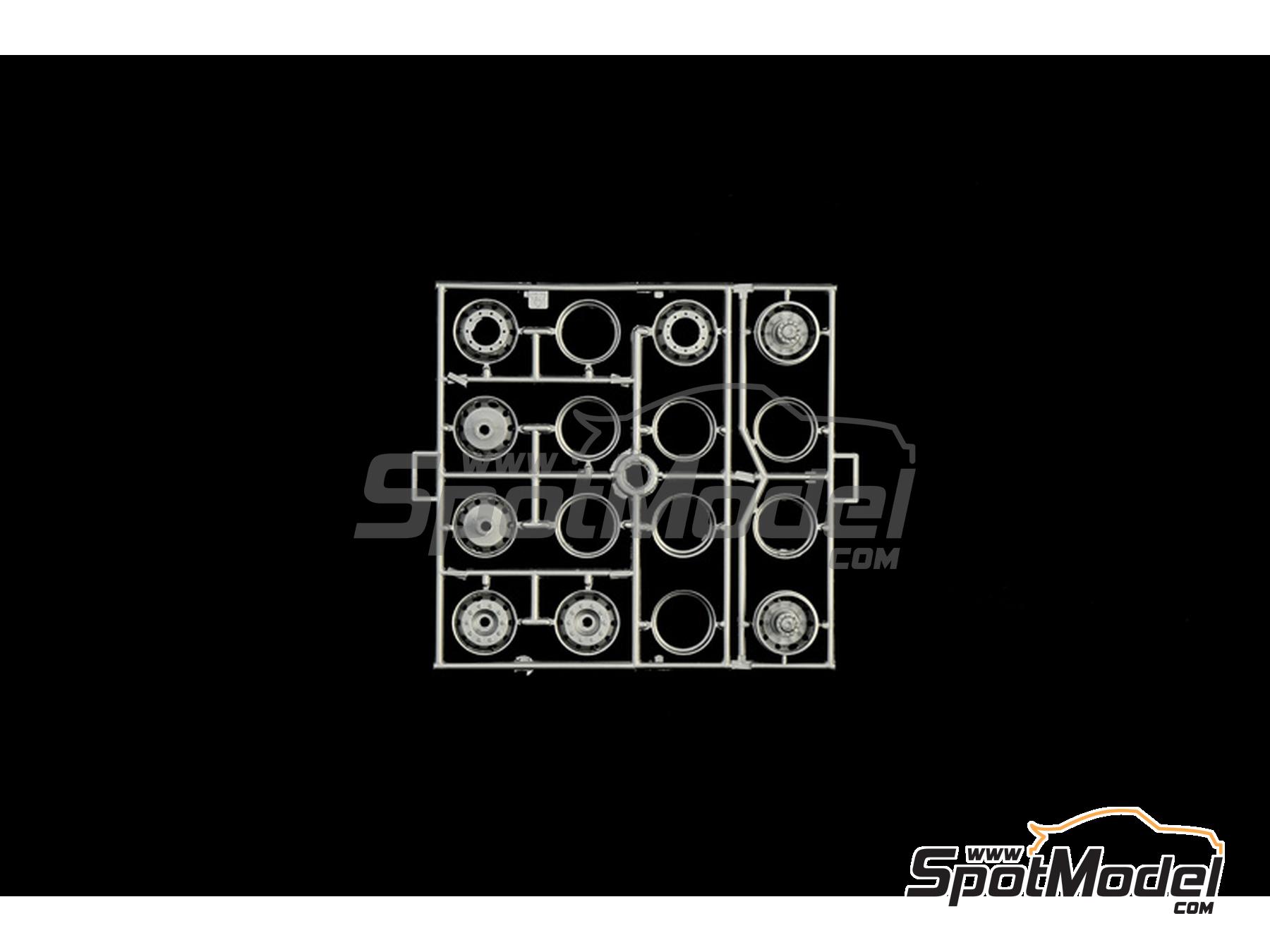 Image 8: Scania T143 M500 Topline | Tractor head scale model kit in 1/24 scale manufactured by Italeri (ref.&nbsp;736, also 8001283807364 and 0736)