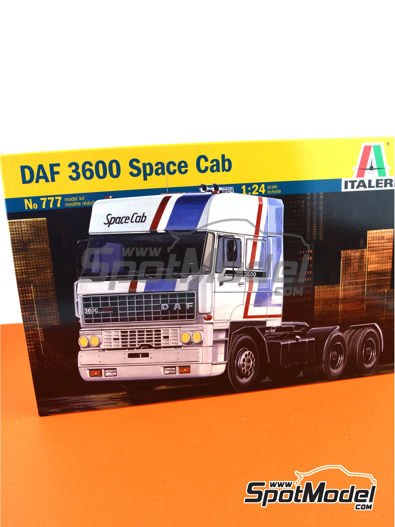 DAF 3600 Space Cab | Model truck kit in 1/24 scale manufactured by Italeri (ref.&nbsp;777) image