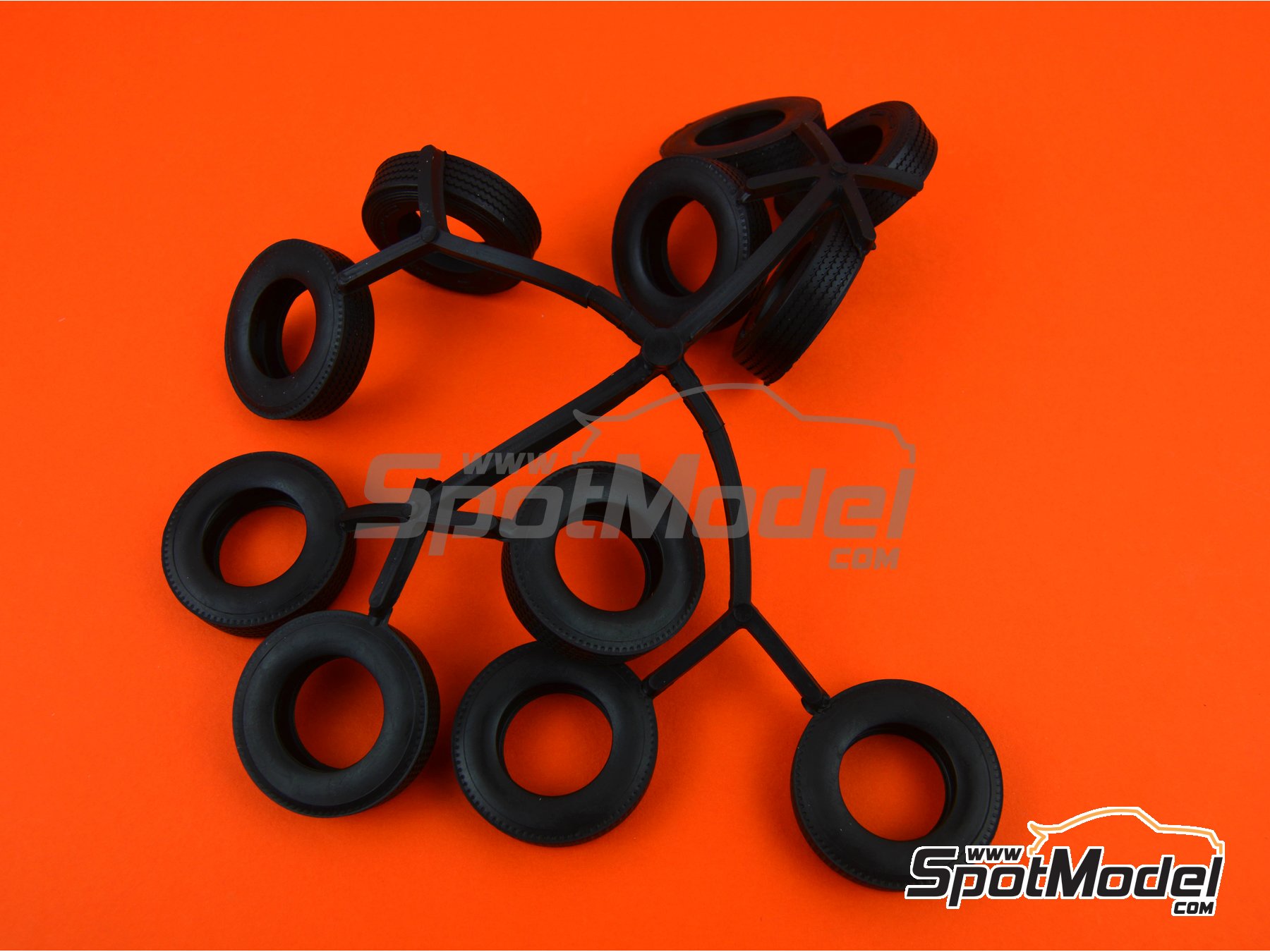 Image 3: DAF 3600 Space Cab | Model truck kit in 1/24 scale manufactured by Italeri (ref.&nbsp;777)