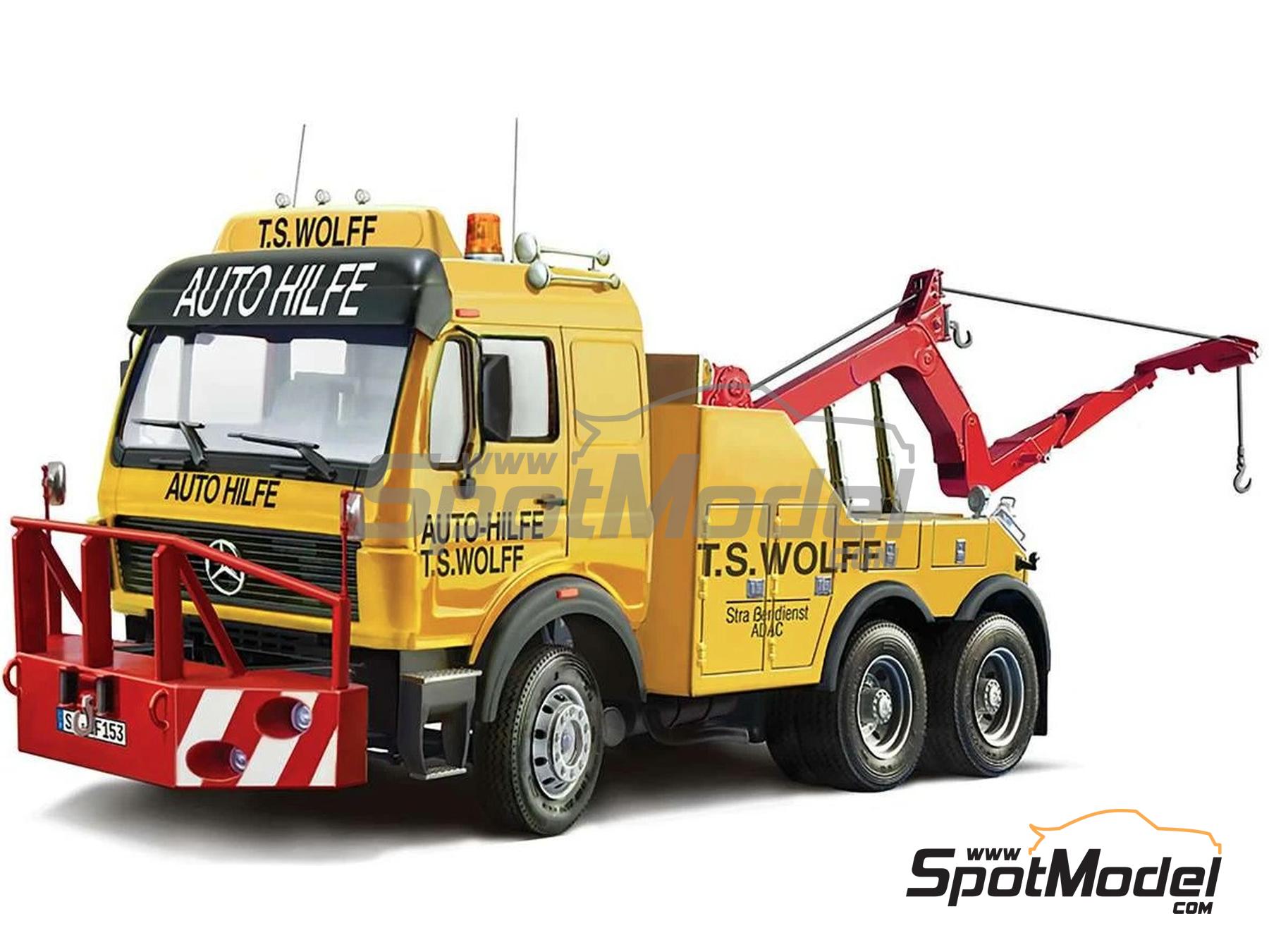 Image 1: Mercedes-Benz Wrecker Truck | Truck scale model kit in 1/24 scale manufactured by Italeri (ref.&nbsp;93808)