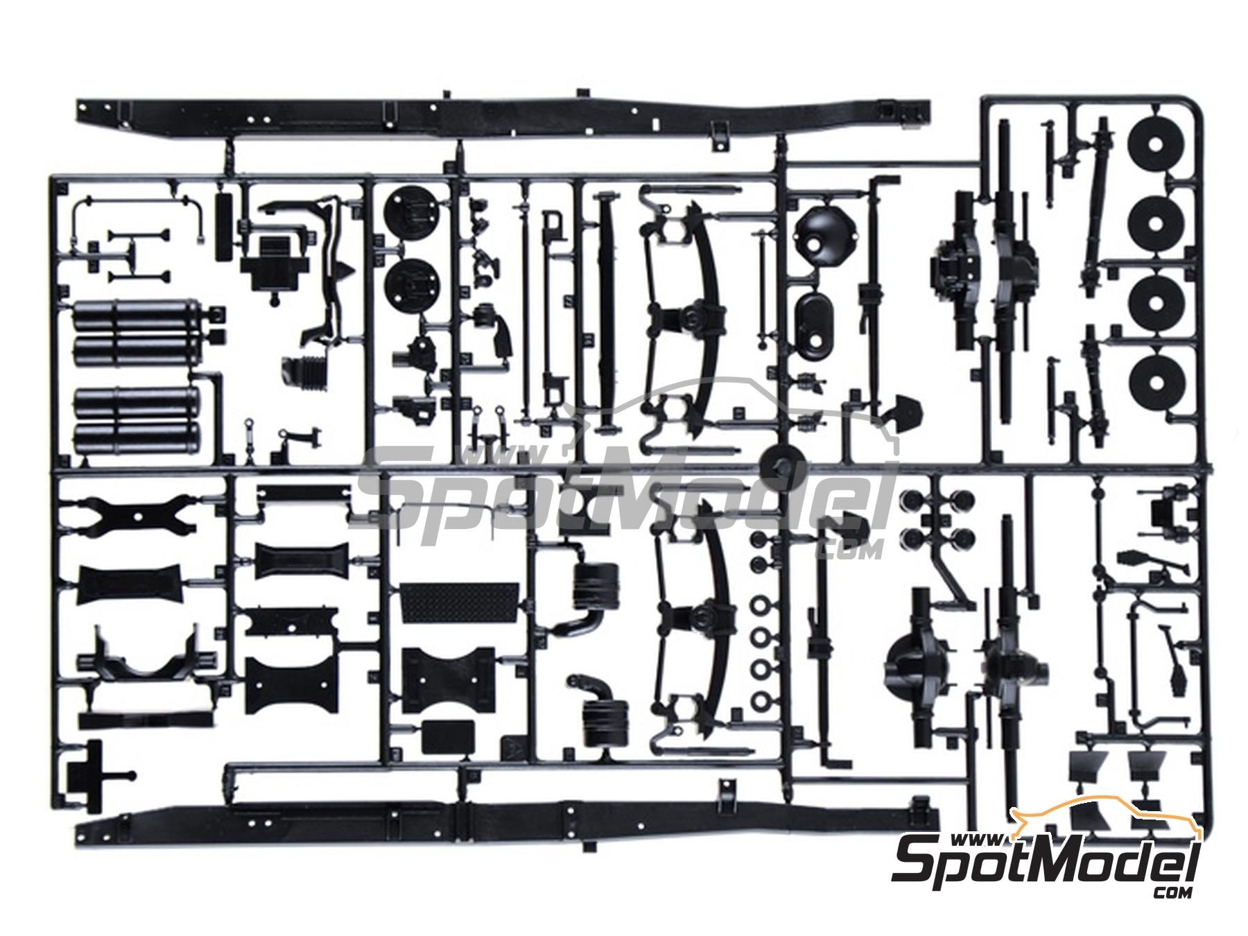 Image 7: Mercedes-Benz Wrecker Truck | Truck scale model kit in 1/24 scale manufactured by Italeri (ref.&nbsp;93808)