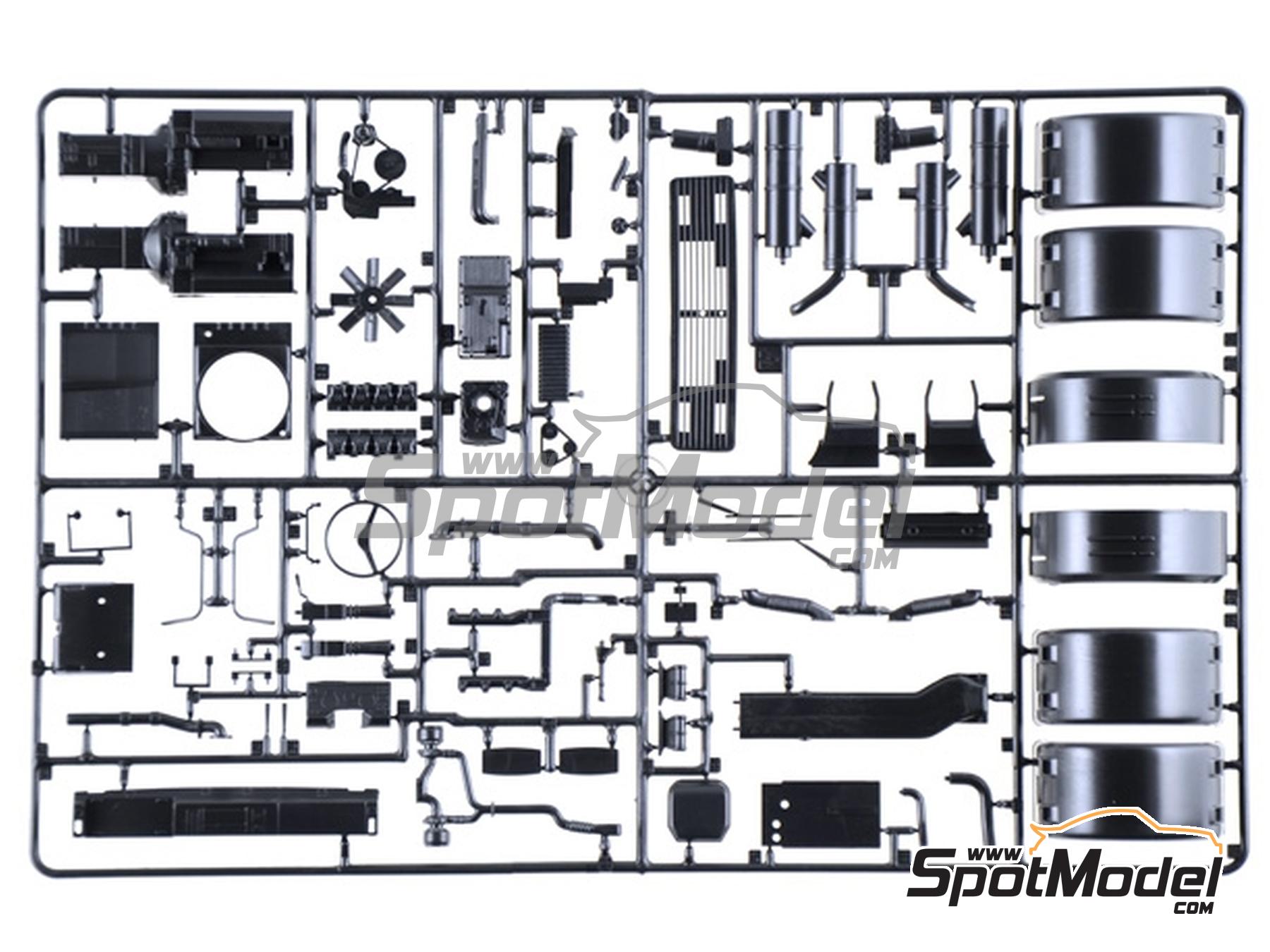 Image 8: Mercedes-Benz Wrecker Truck | Truck scale model kit in 1/24 scale manufactured by Italeri (ref.&nbsp;93808)