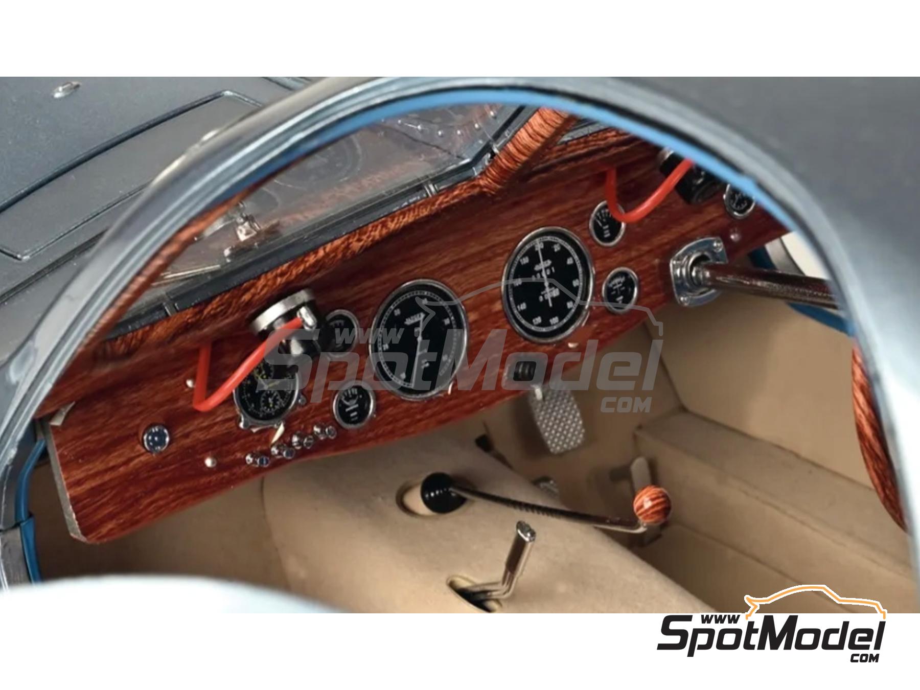 Image 5: Bugatti Atlantic 57SC Rothschild | Car scale model kit in 1/8 scale manufactured by Ixo Collections (ref.&nbsp;DIE-59409, also 4005299013485, IXC.BGA.FK and 520010108)