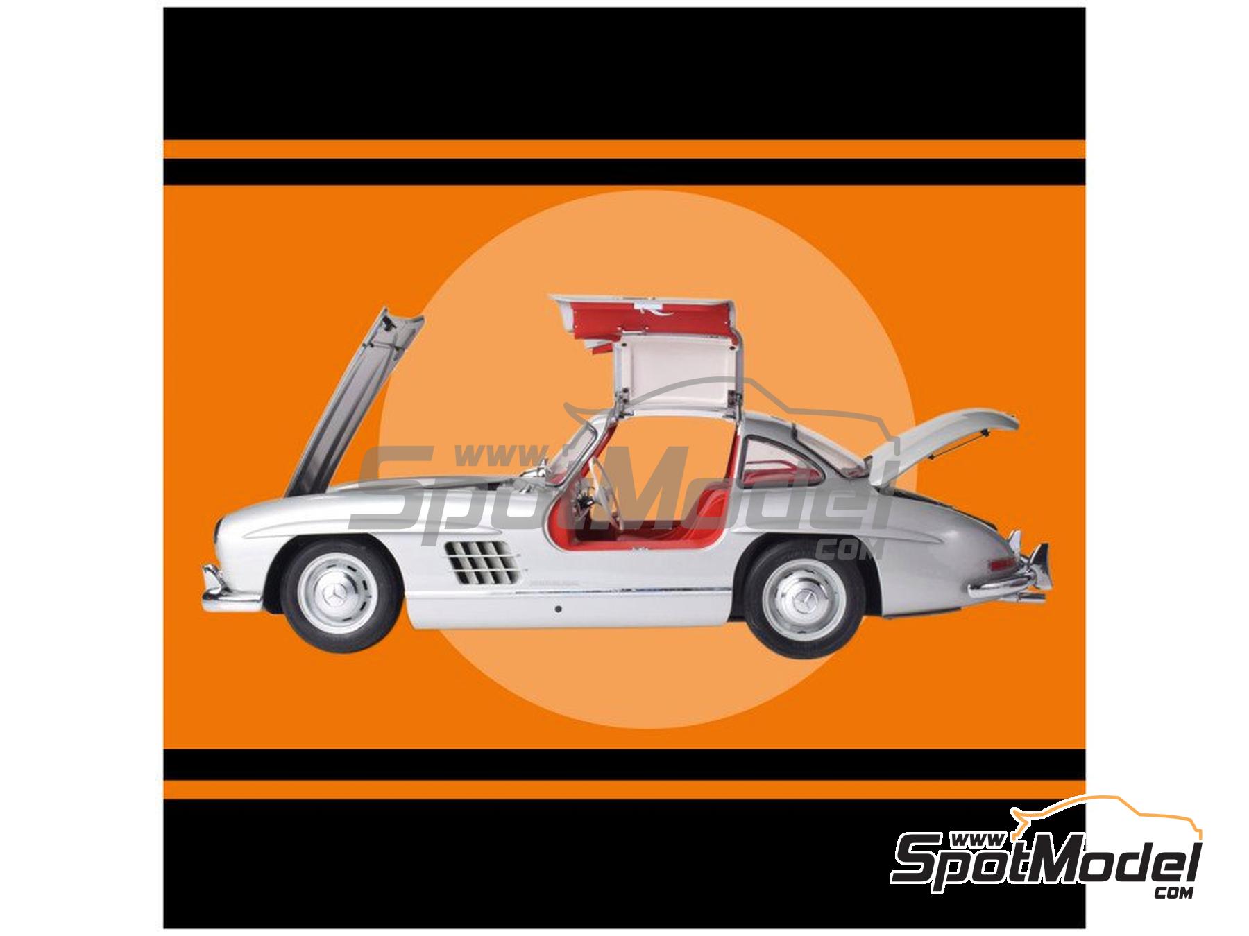 Image 3: Mercedes Benz 300SL Coupe | Car scale model kit in 1/8 scale manufactured by Ixo Collections (ref. IXC.MBC.FK, also 4895102347360 and 10103)