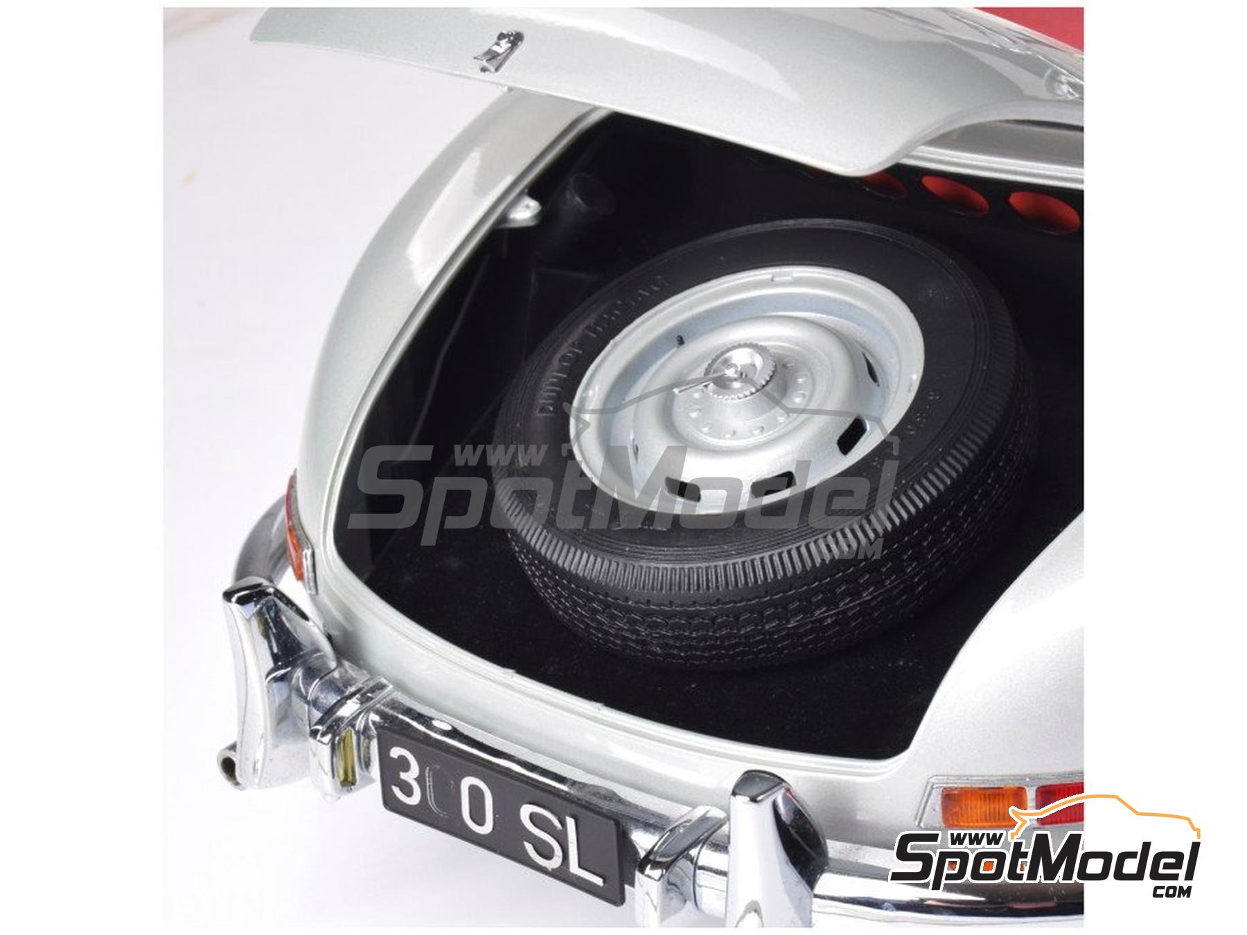 Image 5: Mercedes Benz 300SL Coupe | Car scale model kit in 1/8 scale manufactured by Ixo Collections (ref. IXC.MBC.FK, also 4895102347360 and 10103)