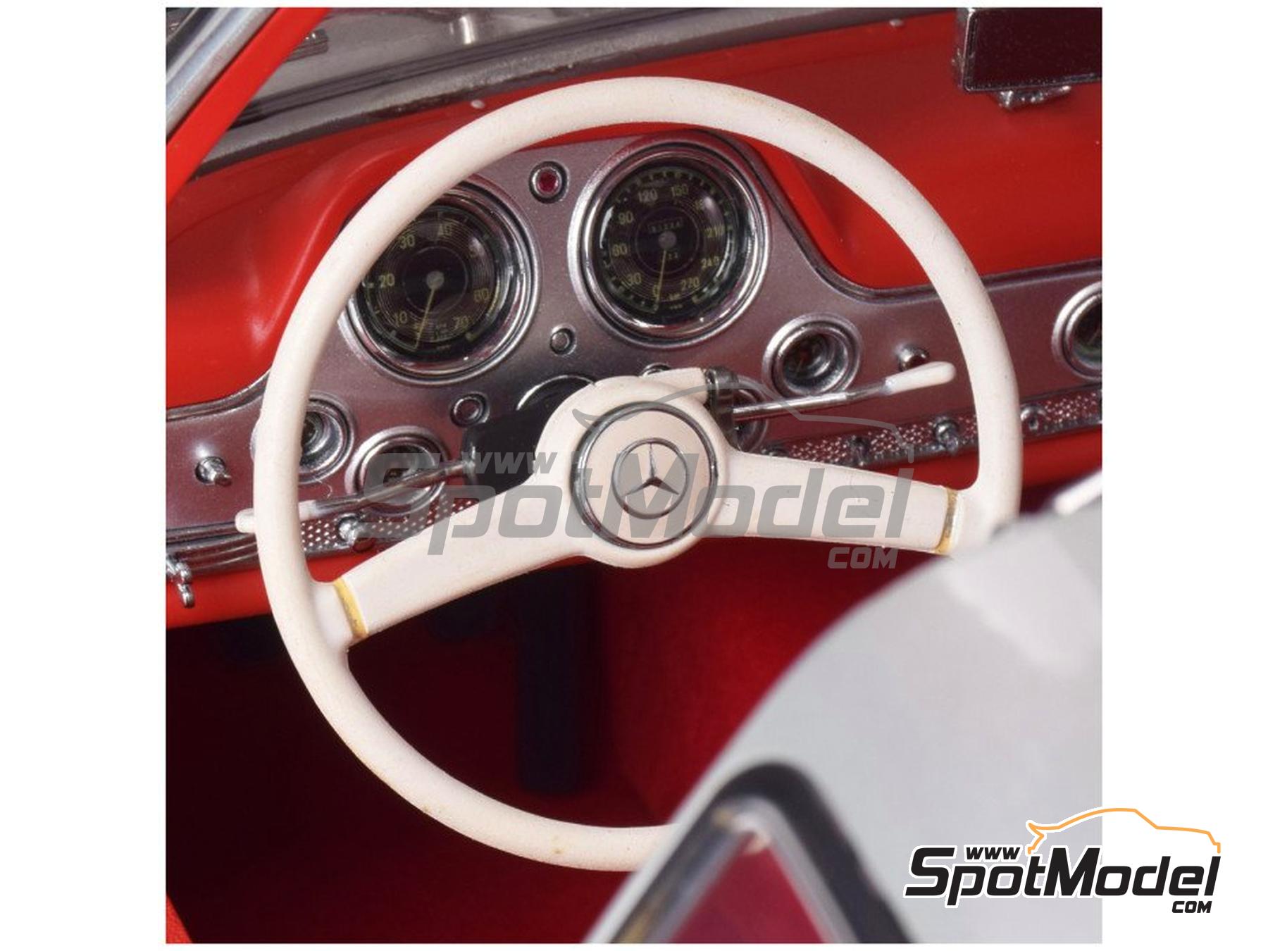 Image 6: Mercedes Benz 300SL Coupe | Car scale model kit in 1/8 scale manufactured by Ixo Collections (ref. IXC.MBC.FK, also 4895102347360 and 10103)