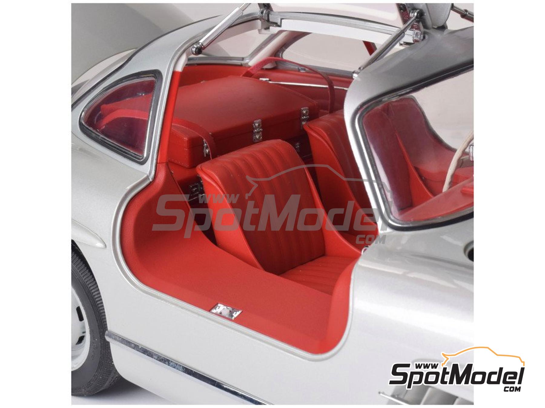 Image 7: Mercedes Benz 300SL Coupe | Car scale model kit in 1/8 scale manufactured by Ixo Collections (ref. IXC.MBC.FK, also 4895102347360 and 10103)