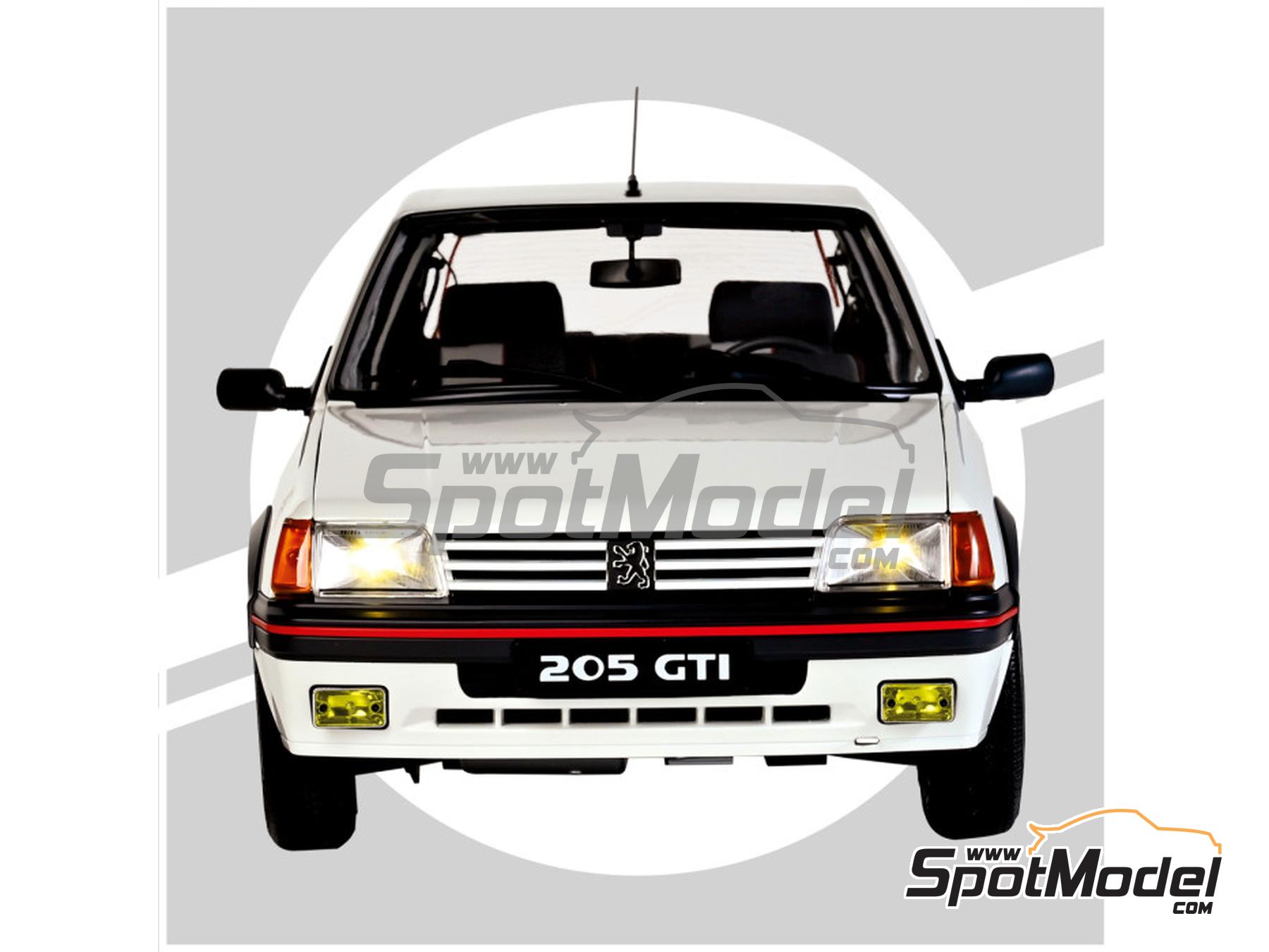 Image 1: Peugeot 205 1.9 GTI White | Car scale model kit in 1/8 scale manufactured by Ixo Collections (ref.&nbsp;IXC.PEU.FK.W)