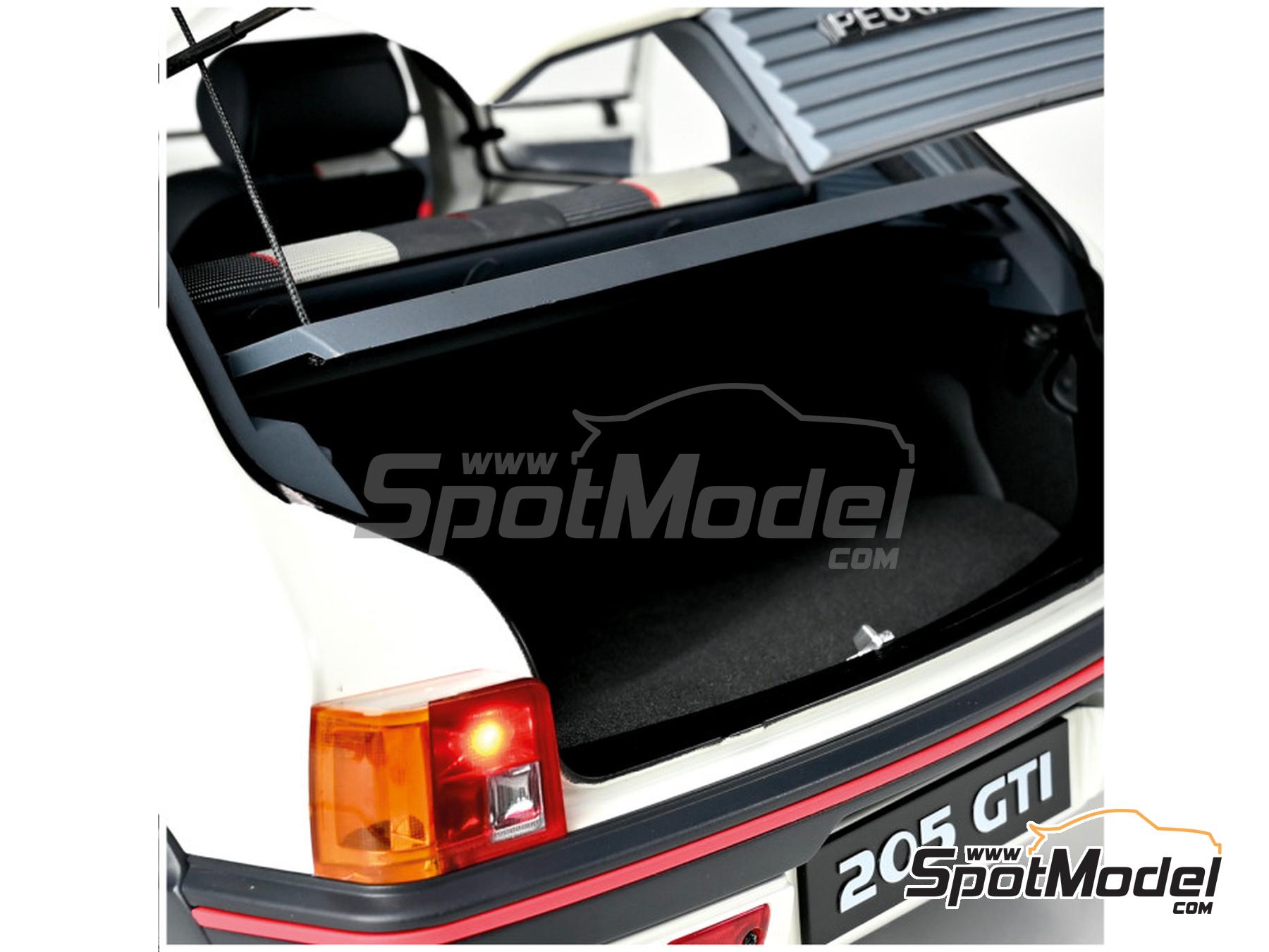 Image 8: Peugeot 205 1.9 GTI White | Car scale model kit in 1/8 scale manufactured by Ixo Collections (ref.&nbsp;IXC.PEU.FK.W)