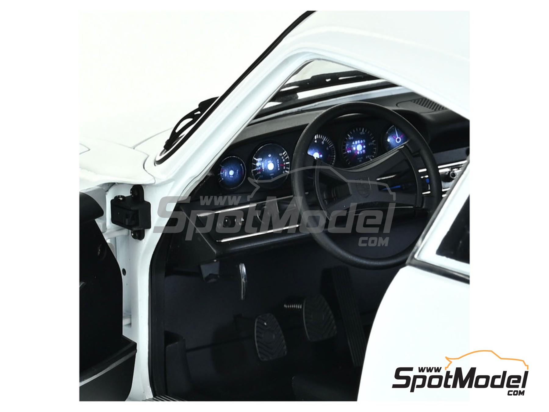 Image 7: Porsche 911 RS 2.7 White | Car scale model kit in 1/8 scale manufactured by Ixo Collections (ref.&nbsp;IXC.PRS.WG.FK, also 4895102344185 and IXC.911.FK.W)