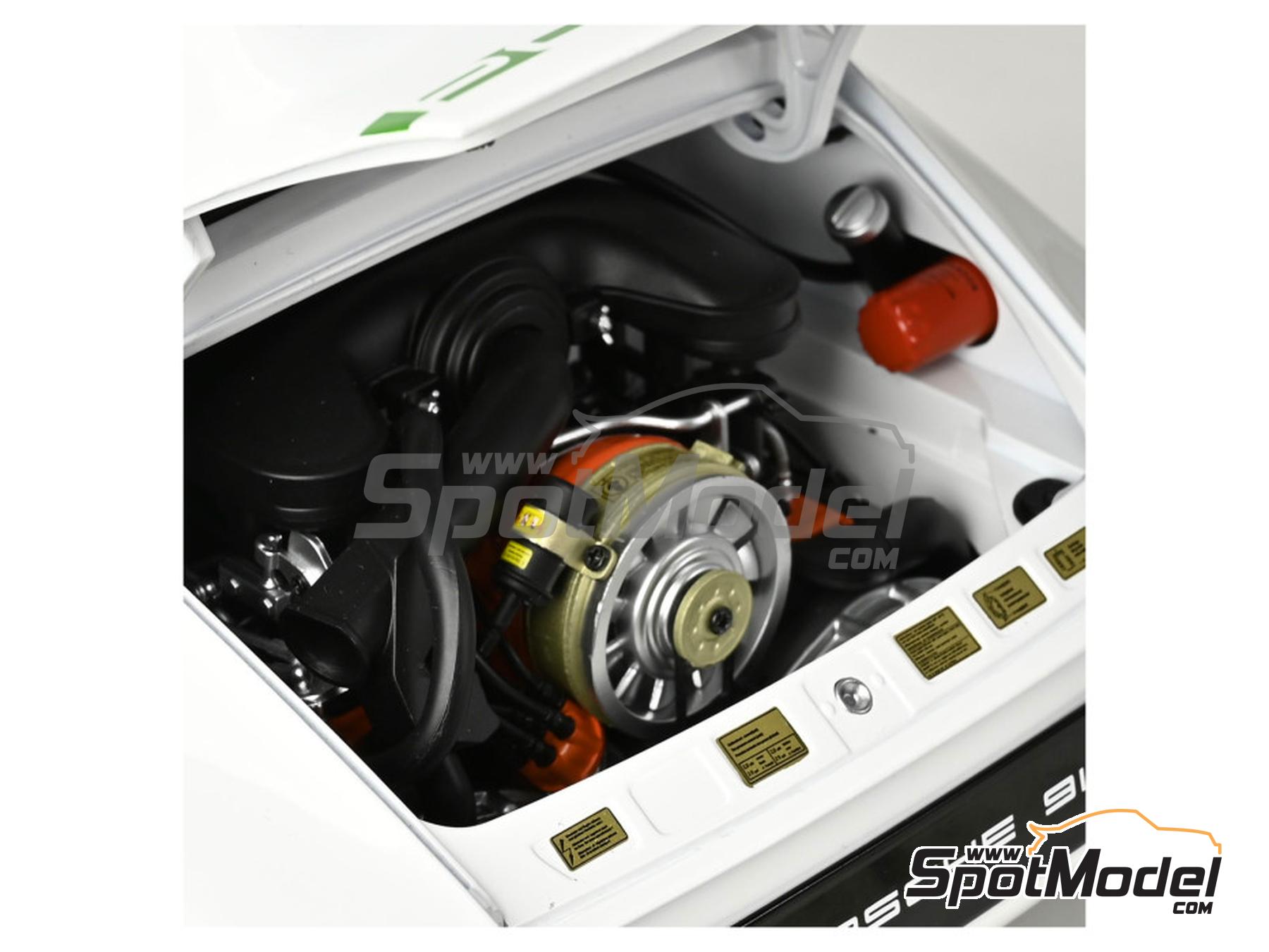 Image 9: Porsche 911 RS 2.7 White | Car scale model kit in 1/8 scale manufactured by Ixo Collections (ref.&nbsp;IXC.PRS.WG.FK, also 4895102344185 and IXC.911.FK.W)