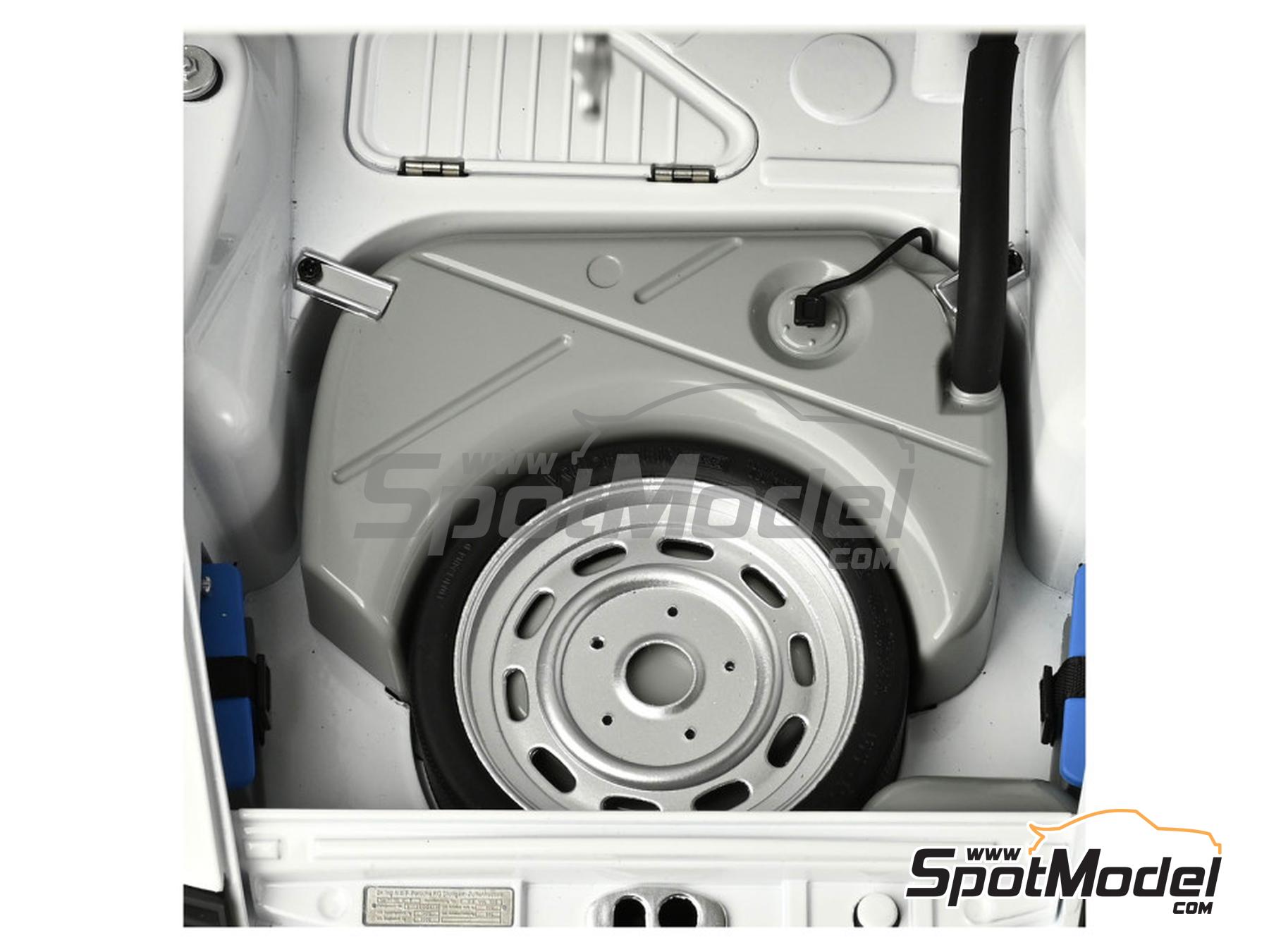 Image 10: Porsche 911 RS 2.7 White | Car scale model kit in 1/8 scale manufactured by Ixo Collections (ref.&nbsp;IXC.PRS.WG.FK, also 4895102344185 and IXC.911.FK.W)