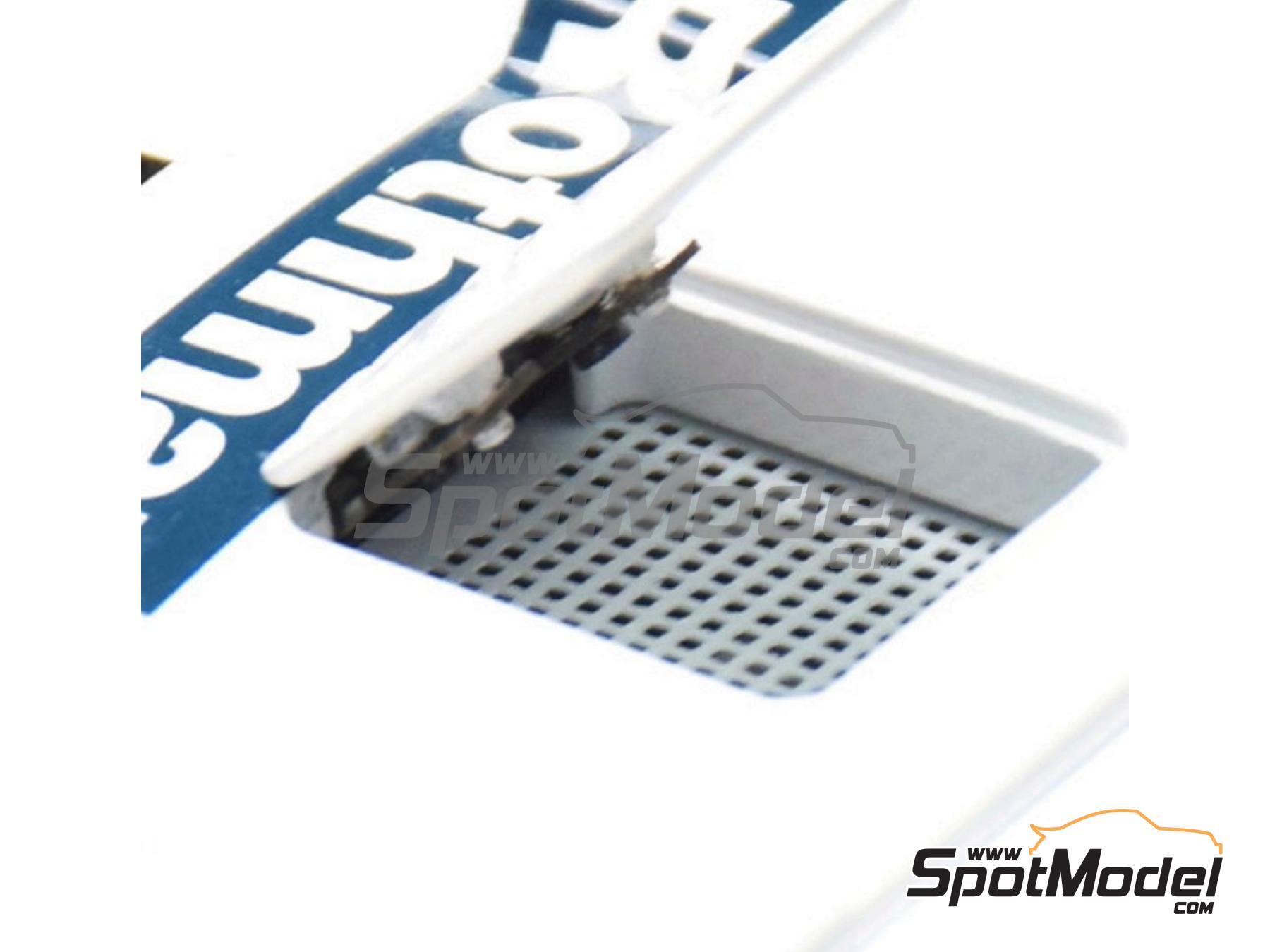 Image 12: Lancia 037 sponsored by Martini - Tour de Corse Rallye de France 1984 | Car scale model kit in 1/8 scale manufactured by Ixo Collections (ref. IXO-62038, also IXC.LNC.FK)