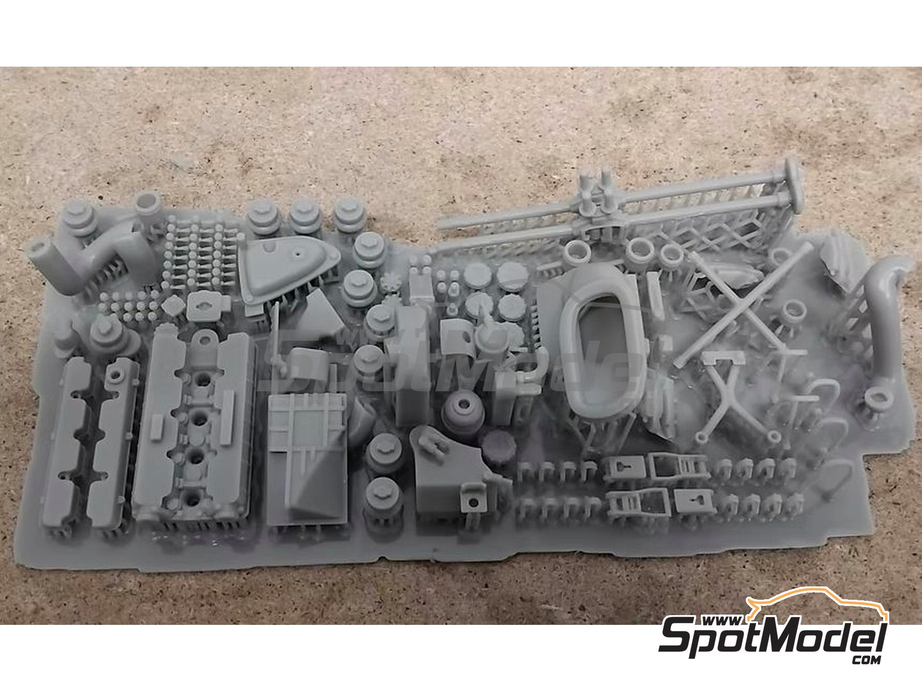 Image 9: Lancia Delta HF 8V | Transkit in 1/12 scale manufactured by KMP Kool Models Production (ref.&nbsp;KMP-12036, also 12036)
