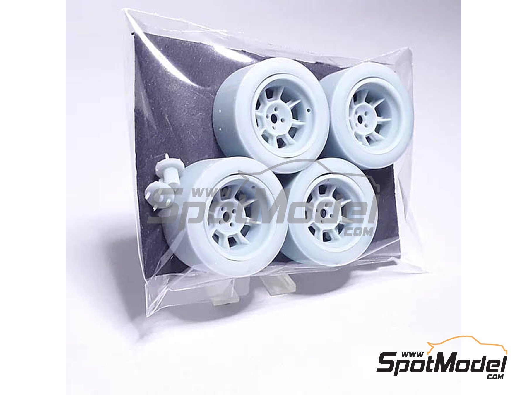 Image 2: Fiat 131 Abarth | Set de llantas y neum&aacute;ticos en escala&nbsp;1/24 fabricado por KMP Kool Models Production (ref.&nbsp;KMP-TK24065, tambien TK24065)