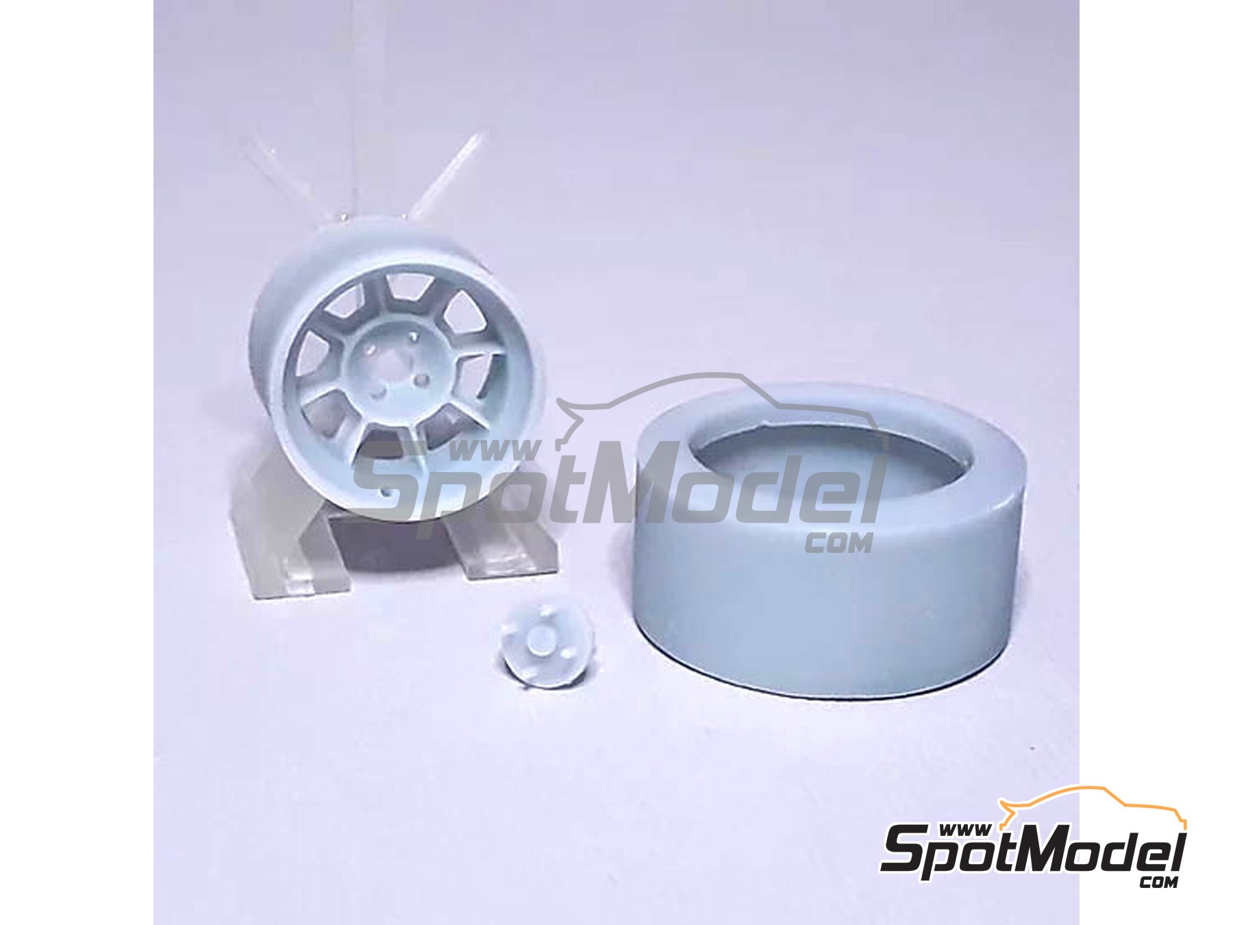 Image 3: Fiat 131 Abarth | Set de llantas y neum&aacute;ticos en escala&nbsp;1/24 fabricado por KMP Kool Models Production (ref.&nbsp;KMP-TK24065, tambien TK24065)