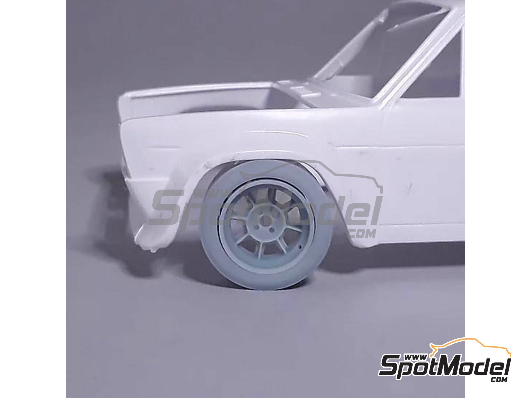 Image 5: Fiat 131 Abarth | Set de llantas y neum&aacute;ticos en escala&nbsp;1/24 fabricado por KMP Kool Models Production (ref.&nbsp;KMP-TK24065, tambien TK24065)