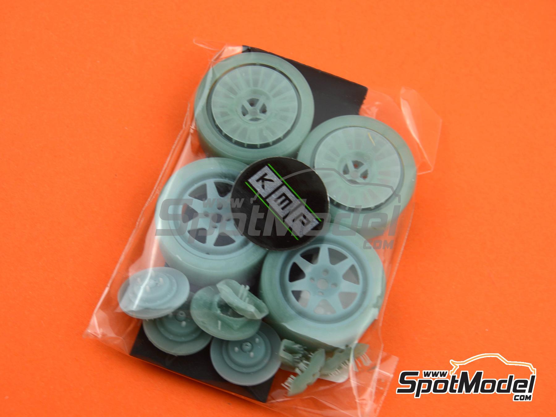 Image 7: Tecnomagnesio 17 pulgadas para Ford Sierra Cosworth 4x4 | Set de llantas y neumáticos en escala 1/24 fabricado por KMP Kool Models Production (ref. KMP-TK24214, tambien TK24214)