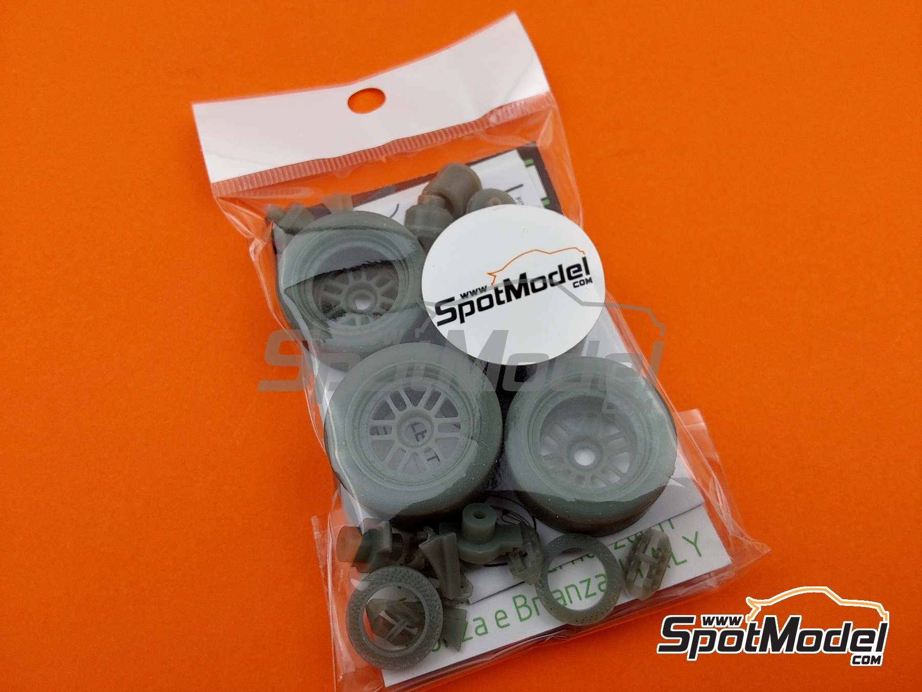 Image 9: Enkei - Ferrari F40 LM | Rims and tyres set in 1/24 scale manufactured by KMP Kool Models Production (ref. KMP-TK24250, also TK24250)