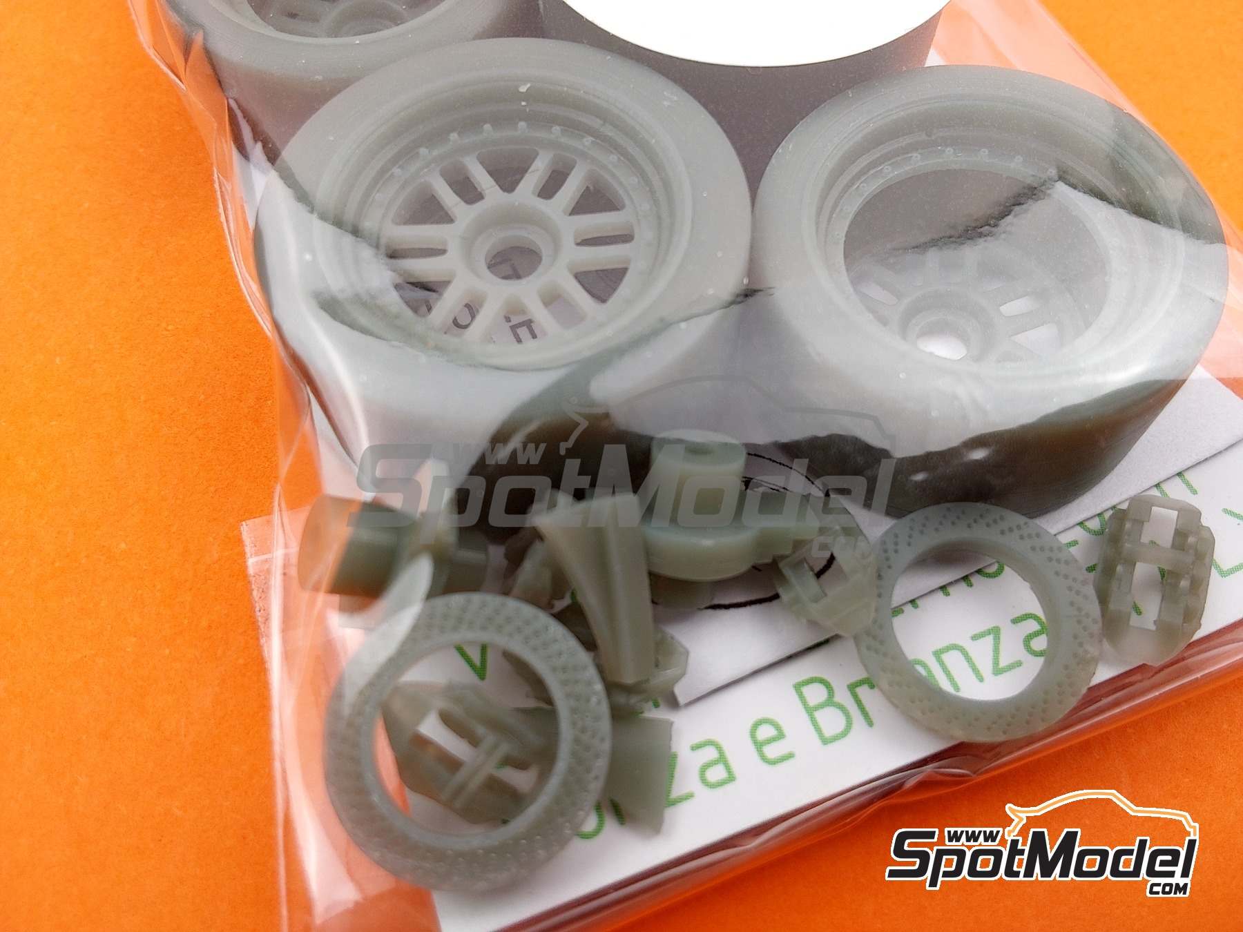 Image 10: Enkei - Ferrari F40 LM | Rims and tyres set in 1/24 scale manufactured by KMP Kool Models Production (ref. KMP-TK24250, also TK24250)