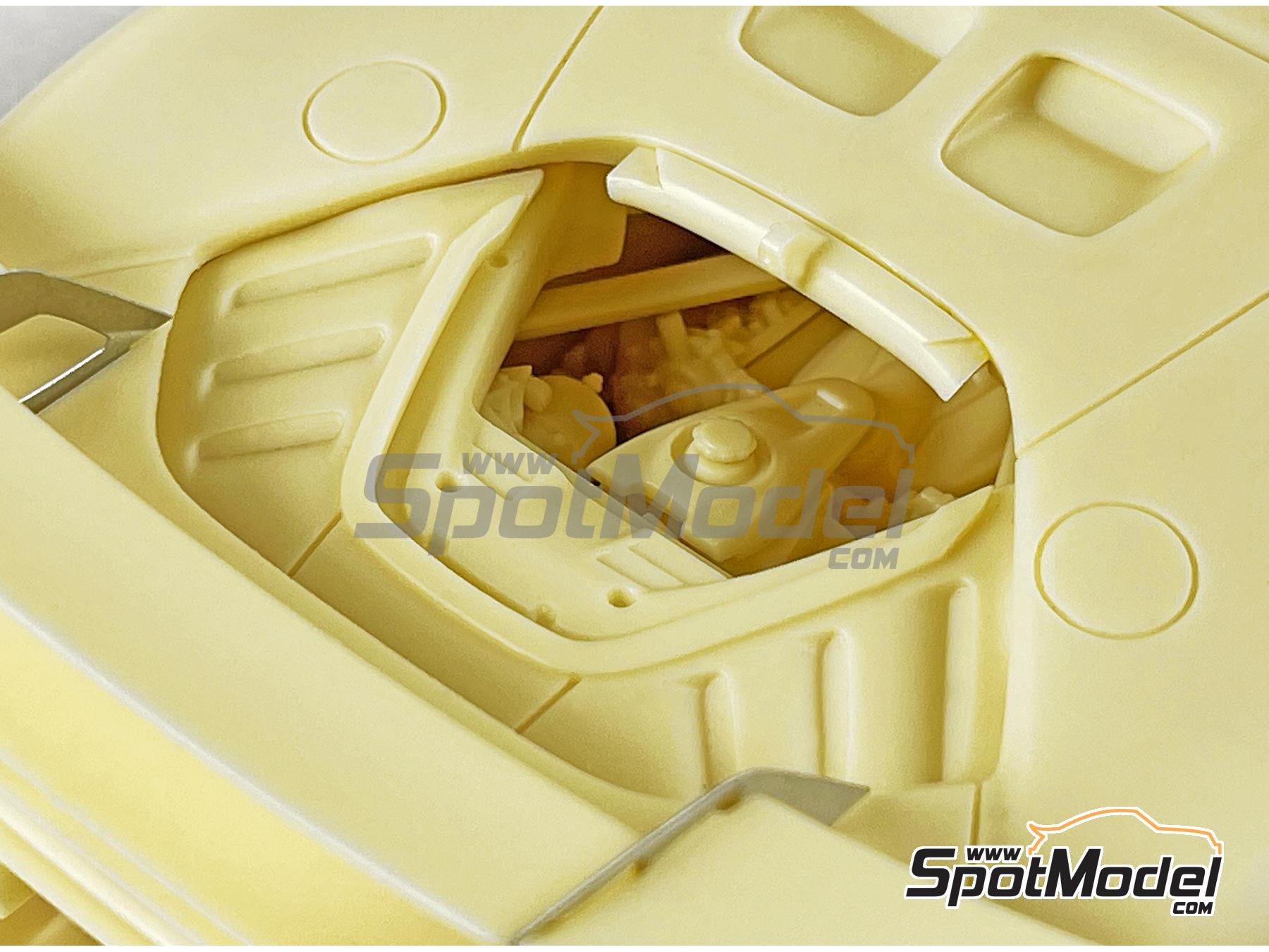 Image 13: Ferrari SF90XX Stradale | Car scale model kit in 1/24 scale manufactured by Kitbox PZY Model (ref.&nbsp;KB08-13, also PZY-012)