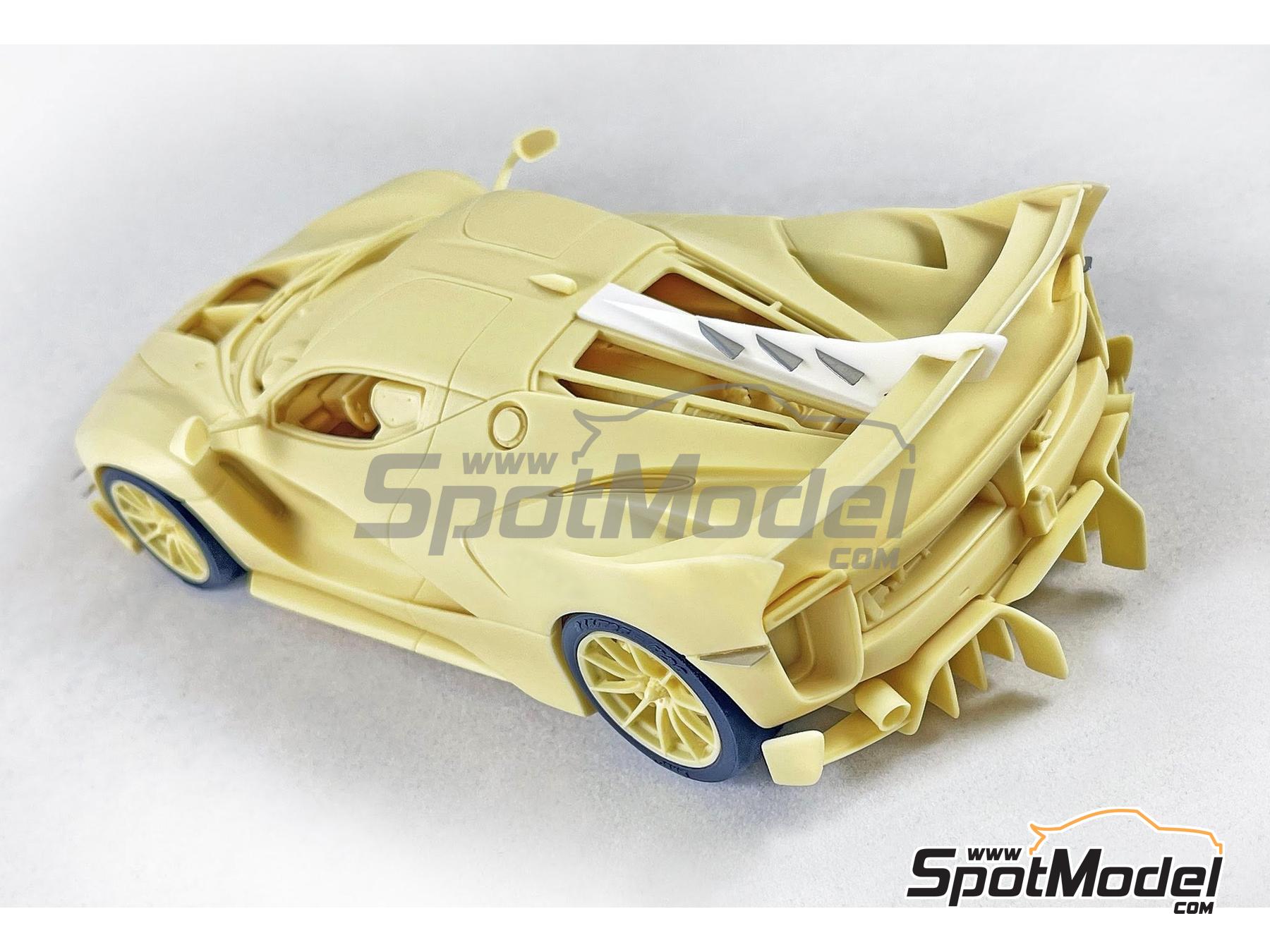 Image 4: Ferrari FXX-K Evo | Car scale model kit in 1/24 scale manufactured by Kitbox PZY Model (ref.&nbsp;KB08-19)